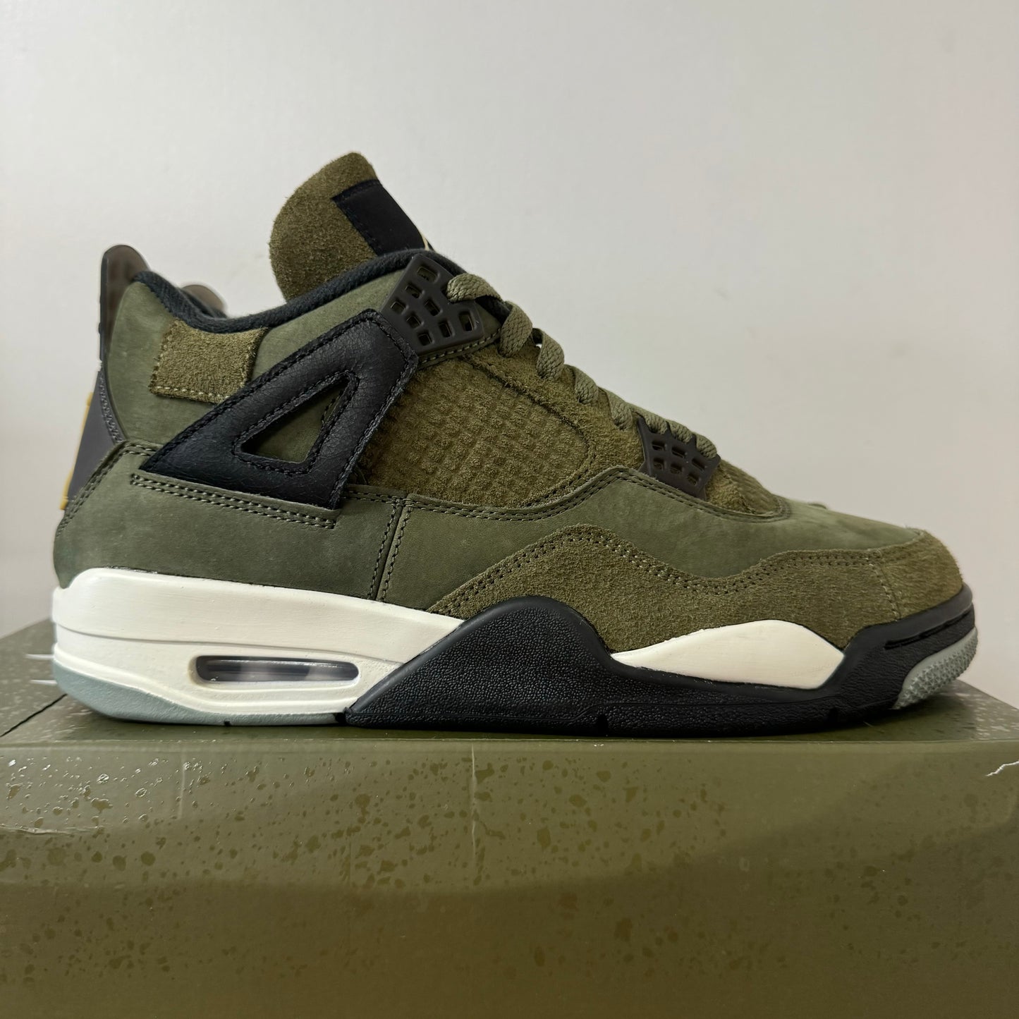 AIR JORDAN 4 CRAFT OLIVE UK8 (USED)