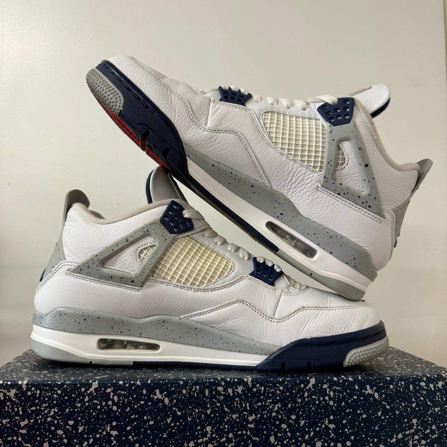 AIR JORDAN 4 MIDNIGHT NAVY UK10 (USED)