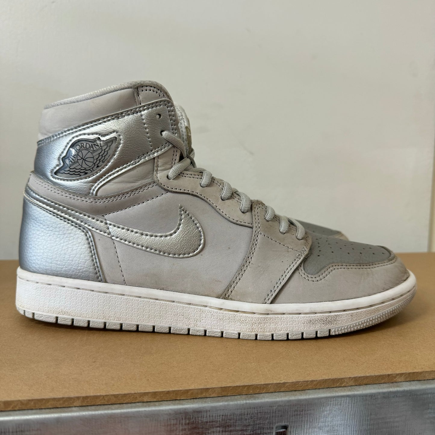 AIR JORDAN 1 HIGH CO JP NEUTRAL GREY UK9 (USED)