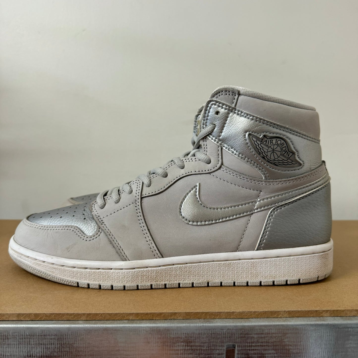 AIR JORDAN 1 HIGH CO JP NEUTRAL GREY UK9 (USED)