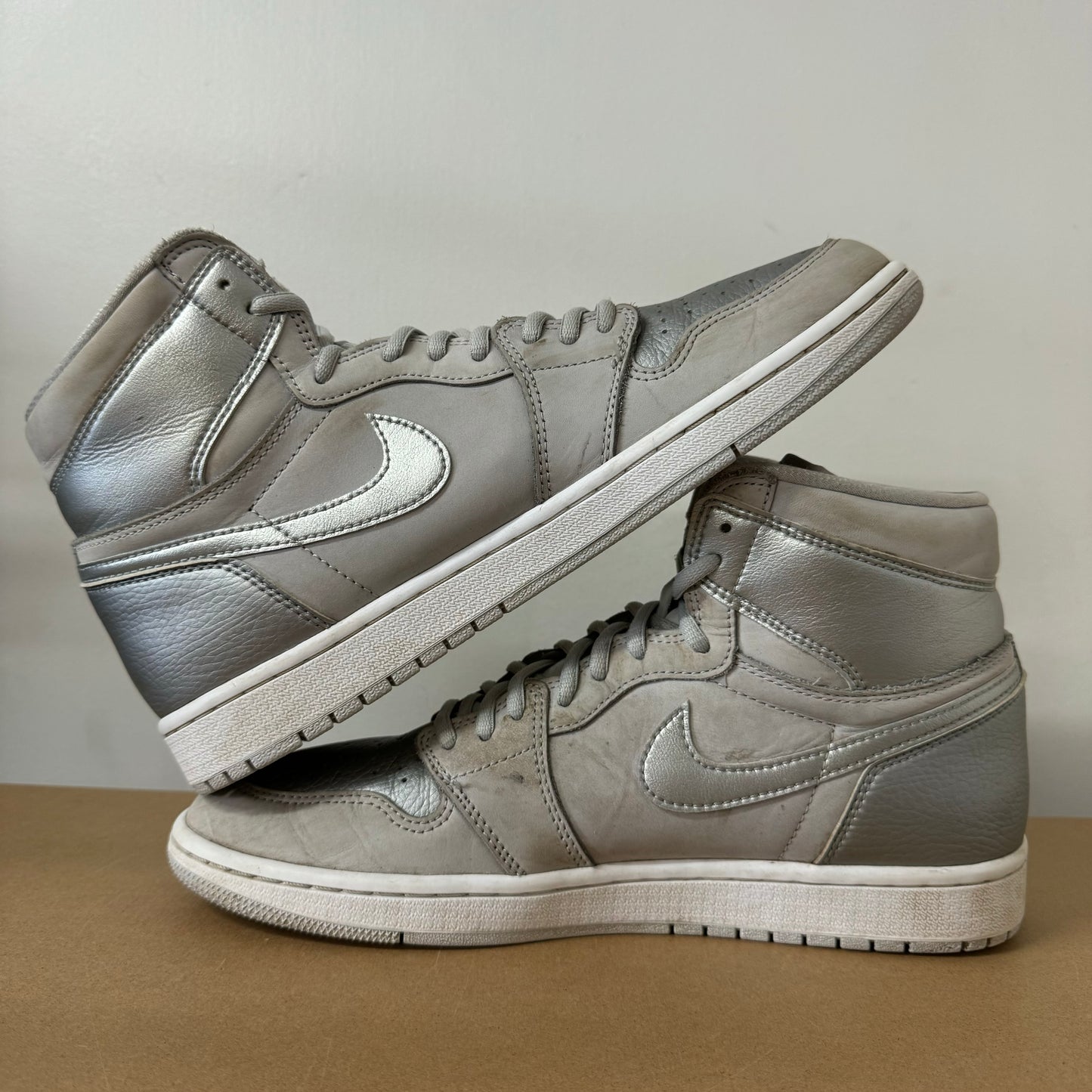 AIR JORDAN 1 HIGH CO JP NEUTRAL GREY UK9 (USED)