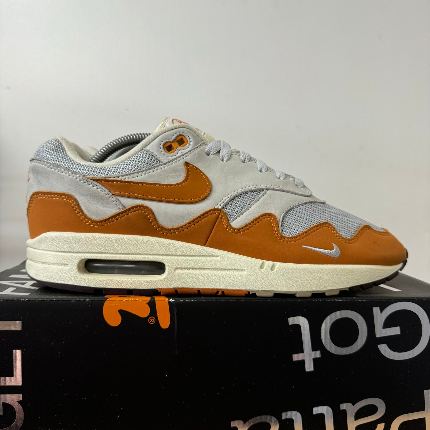 NIKE AIR MAX 1 PATTA MONARCH UK9 (USED)