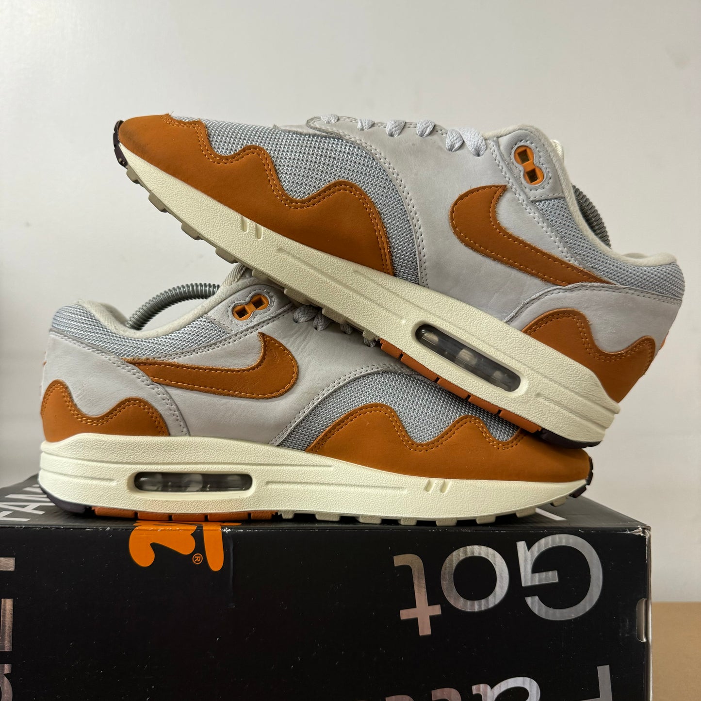 NIKE AIR MAX 1 PATTA MONARCH UK9 (USED)