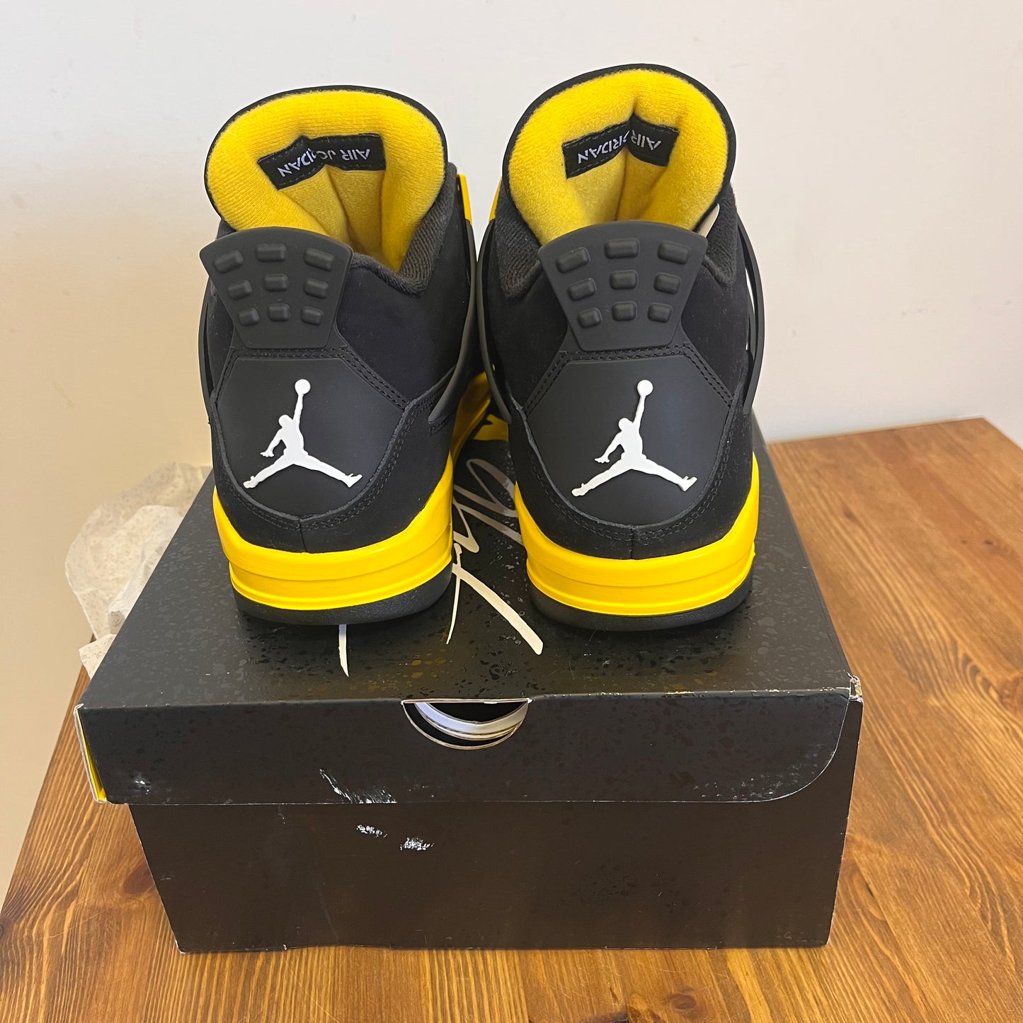 AIR JORDAN 4 YELLOW THUNDER UK9 (NEW)