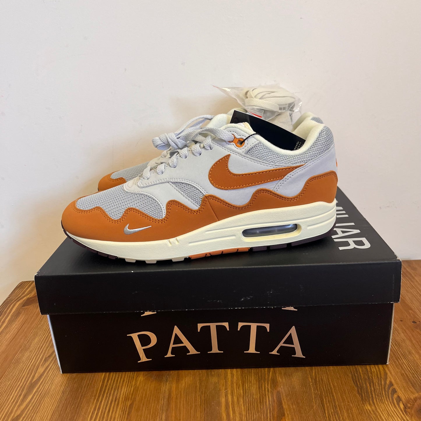 NIKE AIR MAX 1 PATTA MONARCH UK8.5 (NEW)