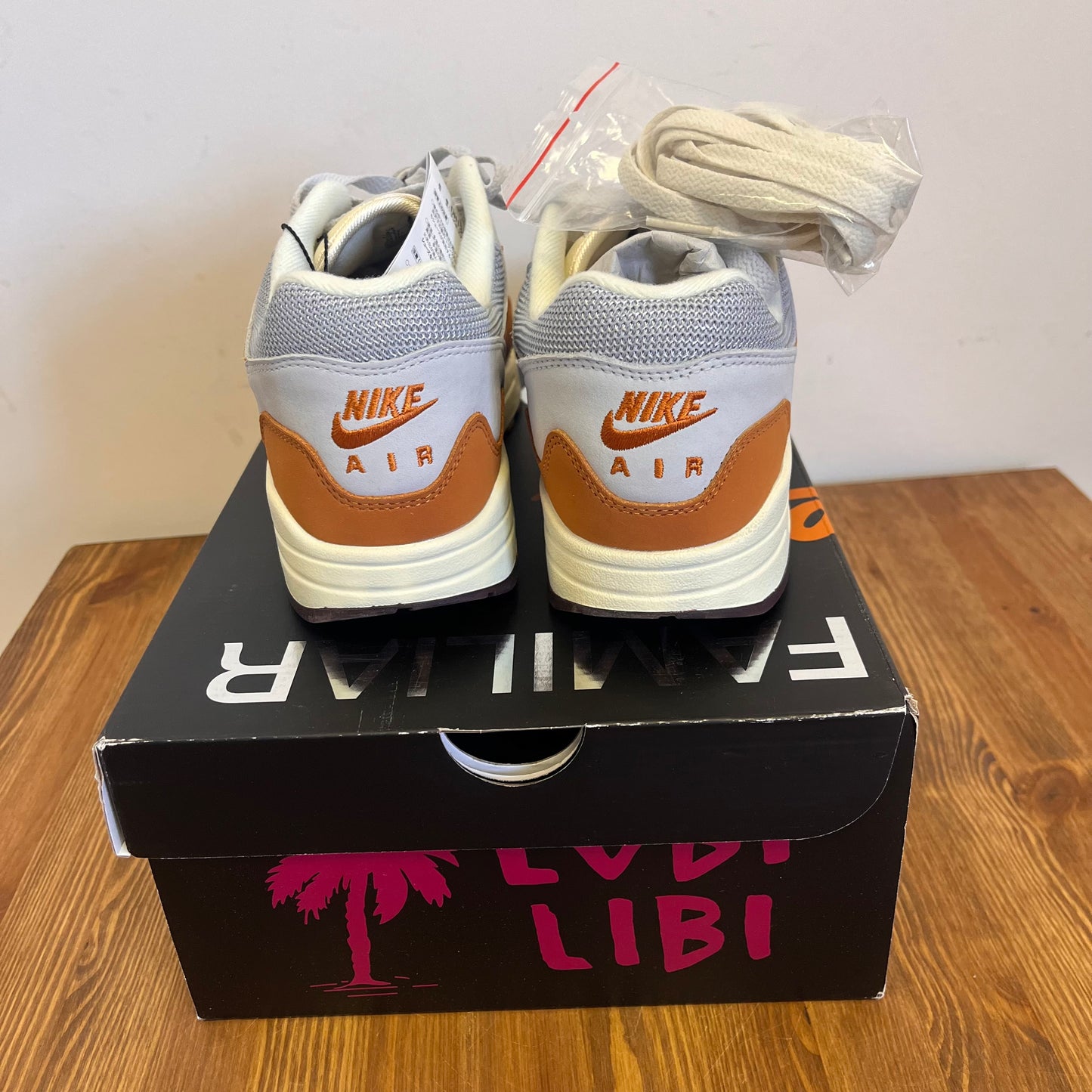 NIKE AIR MAX 1 PATTA MONARCH UK8.5 (NEW)