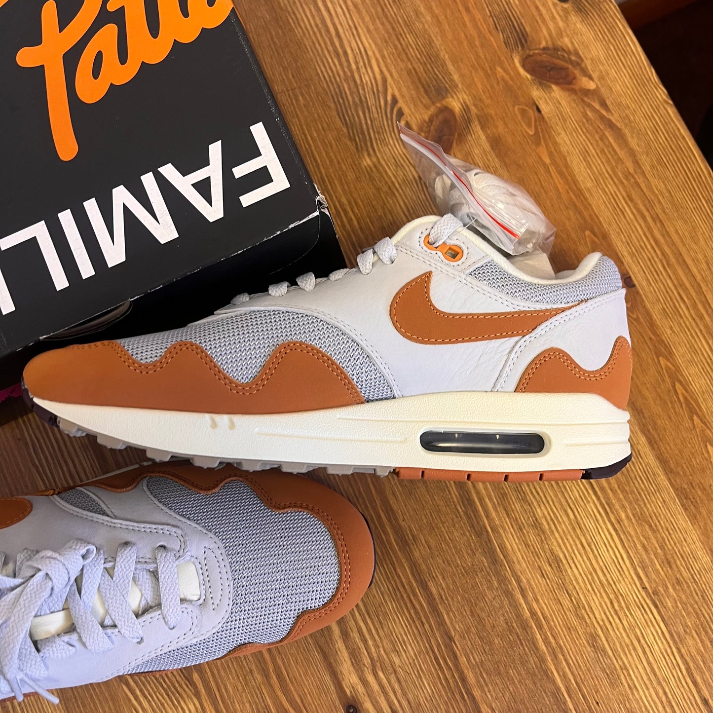 NIKE AIR MAX 1 PATTA MONARCH UK8.5 (NEW)