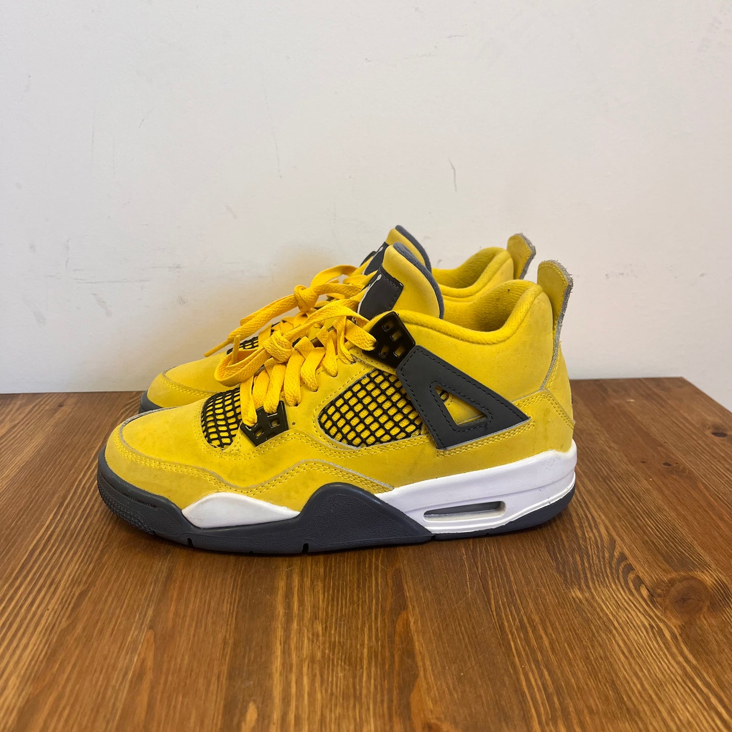 AIR JORDAN 4 LIGHTNING (GS) UK4 (USED)