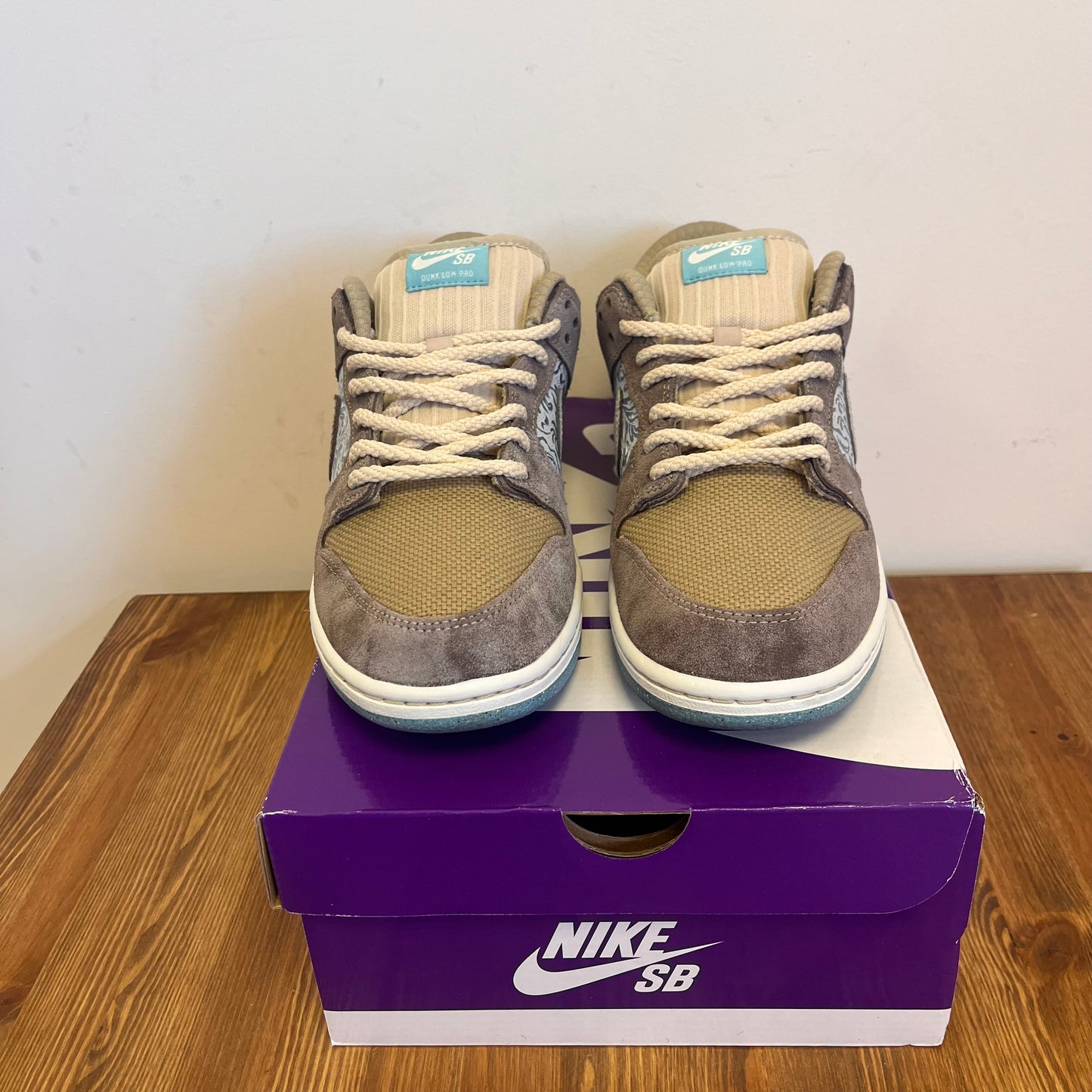 NIKE DUNK LOW SB BIG MONEY SAVINGS UK10 (USED)