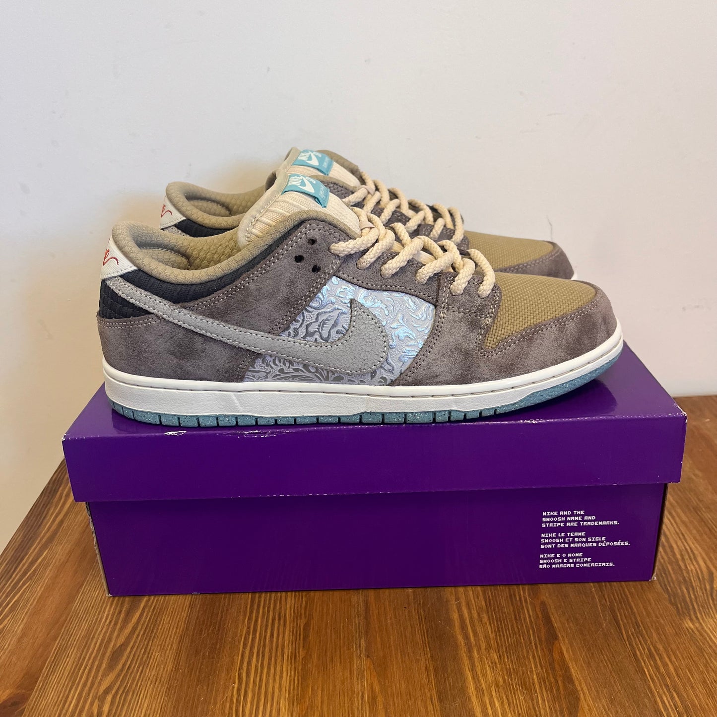 NIKE DUNK LOW SB BIG MONEY SAVINGS UK10 (USED)