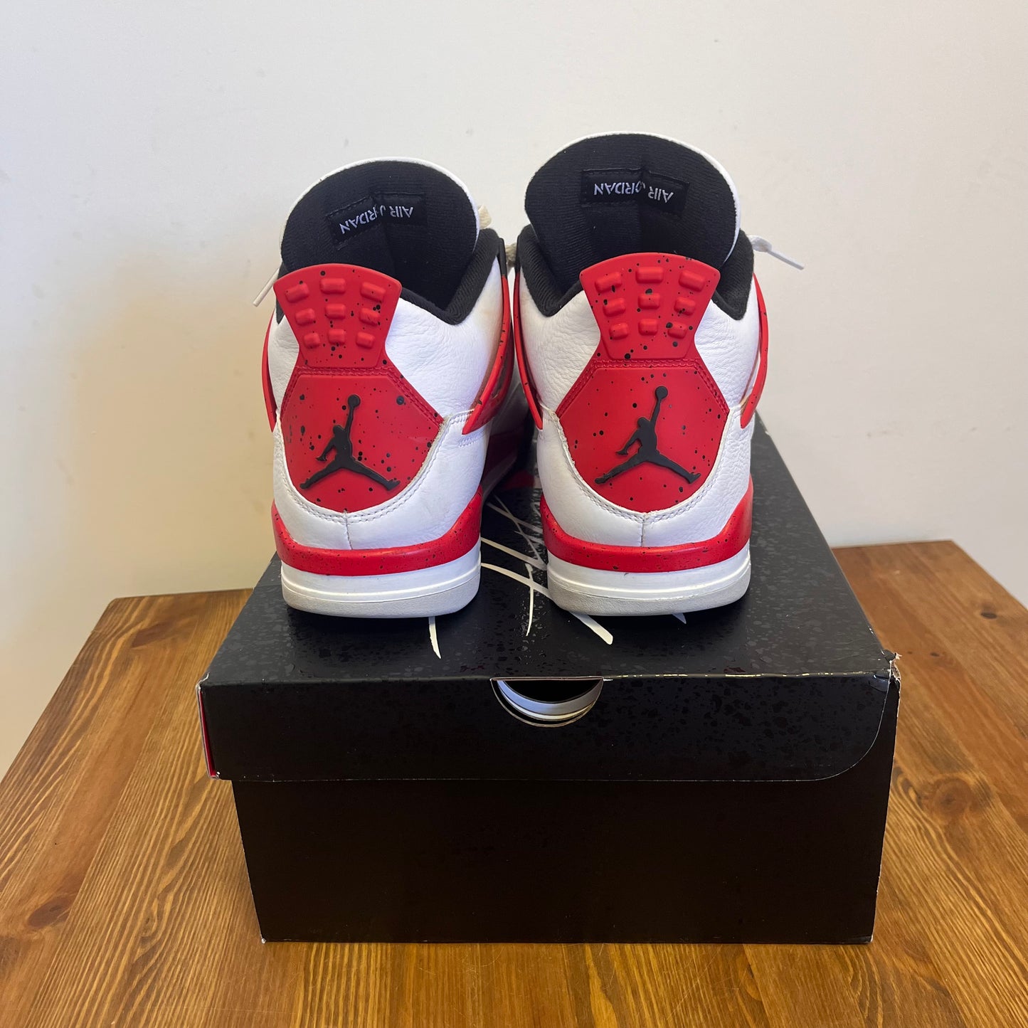 AIR JORDAN 4 RED CEMENT UK9 (USED)