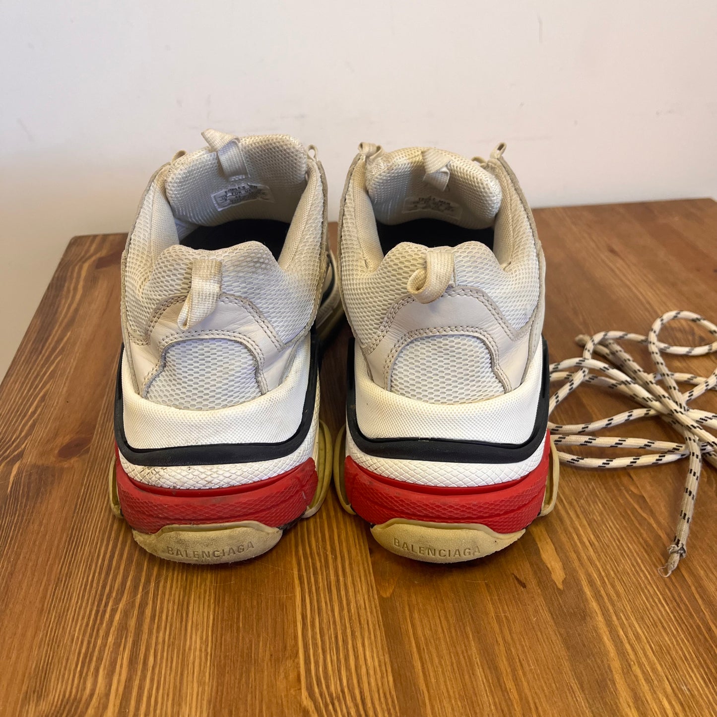 BALENCIAGA TRIPLE S WHITE BLACK RED UK9 (USED)