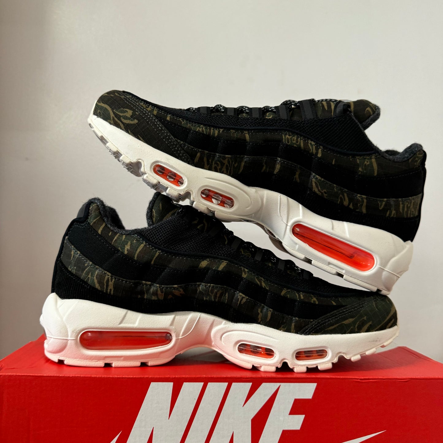 NIKE AIR MAX 95 CARHARTT UK8 (NEW)