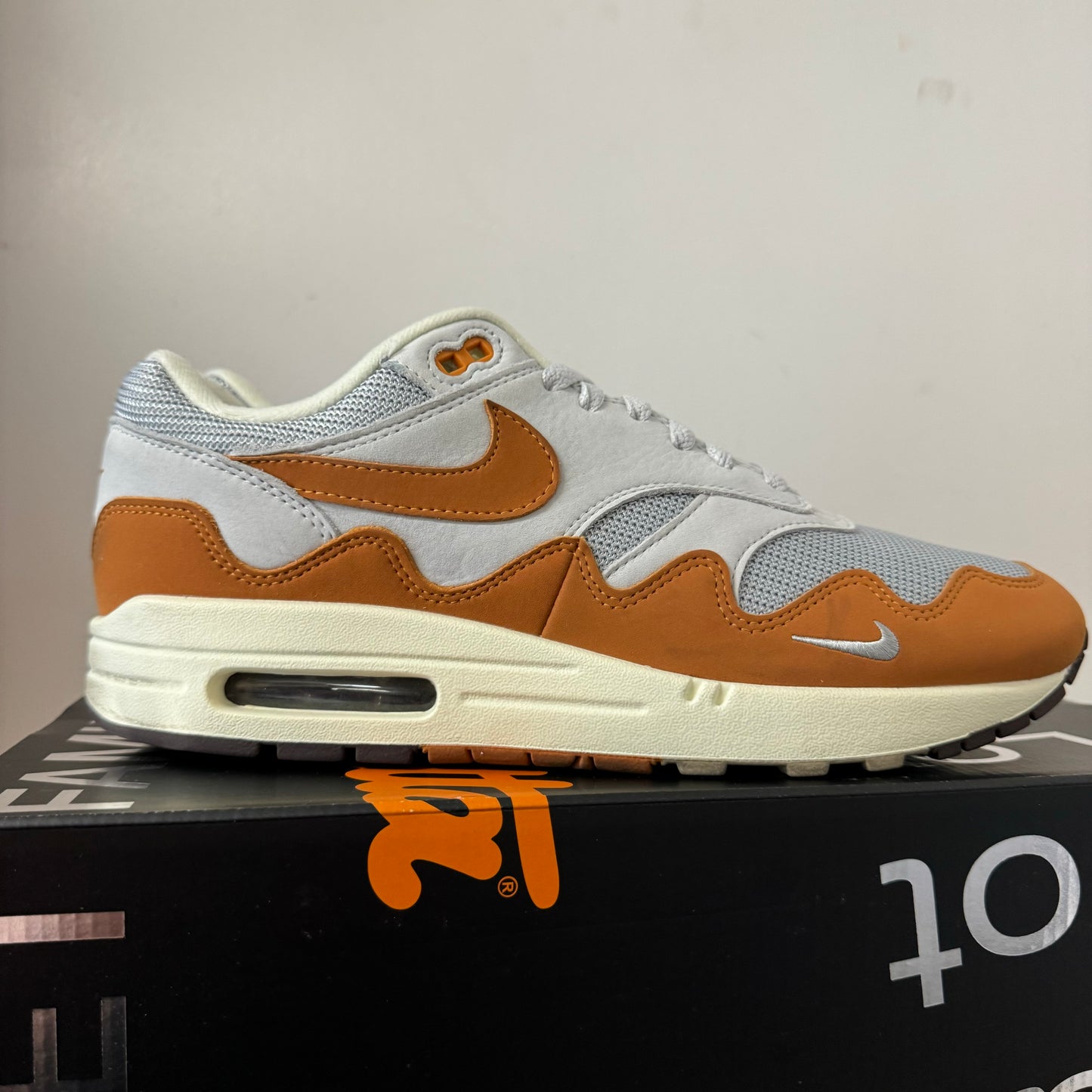 NIKE AIR MAX 1 PATTA MONARCH UK8.5 (USED)