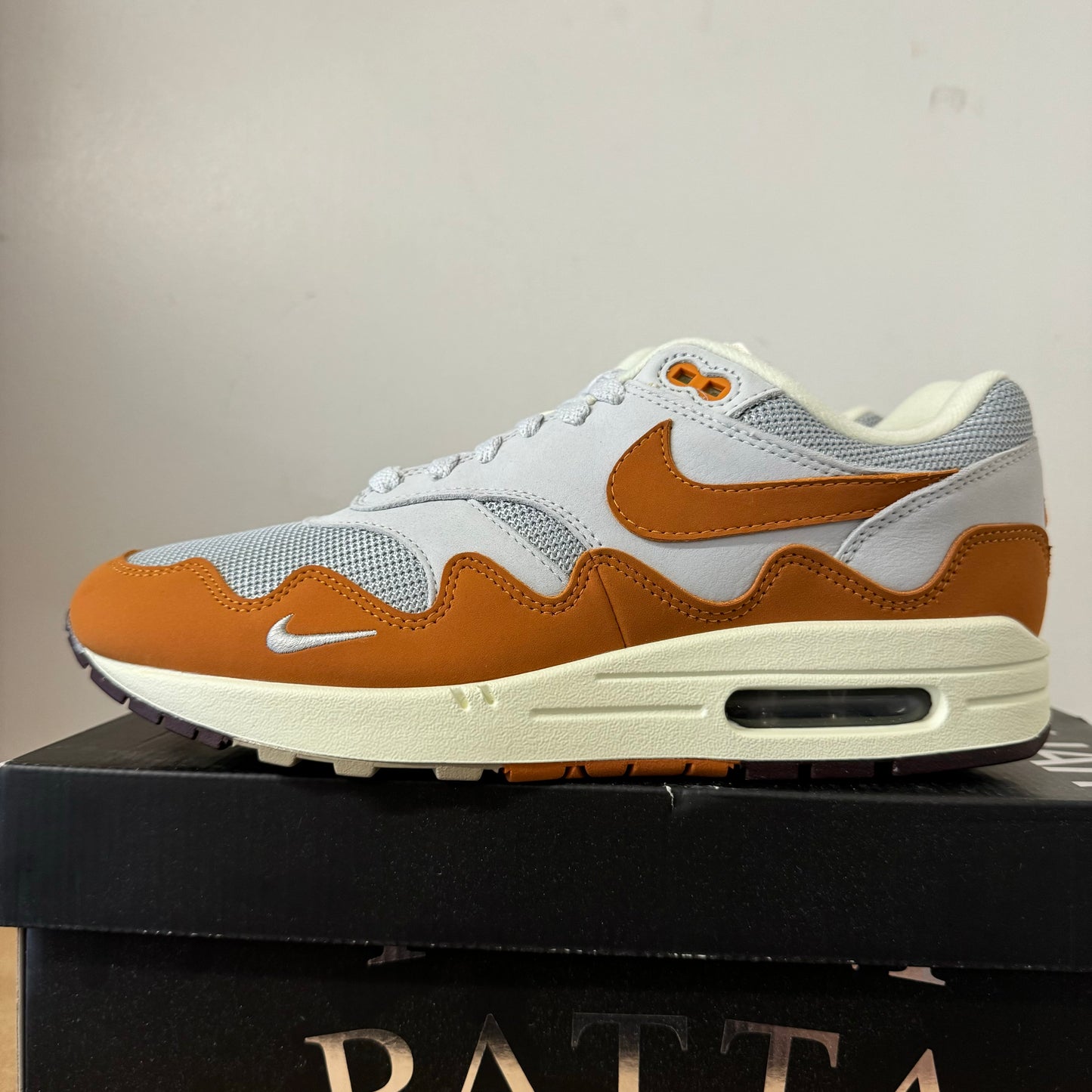 NIKE AIR MAX 1 PATTA MONARCH UK8 (NEW)