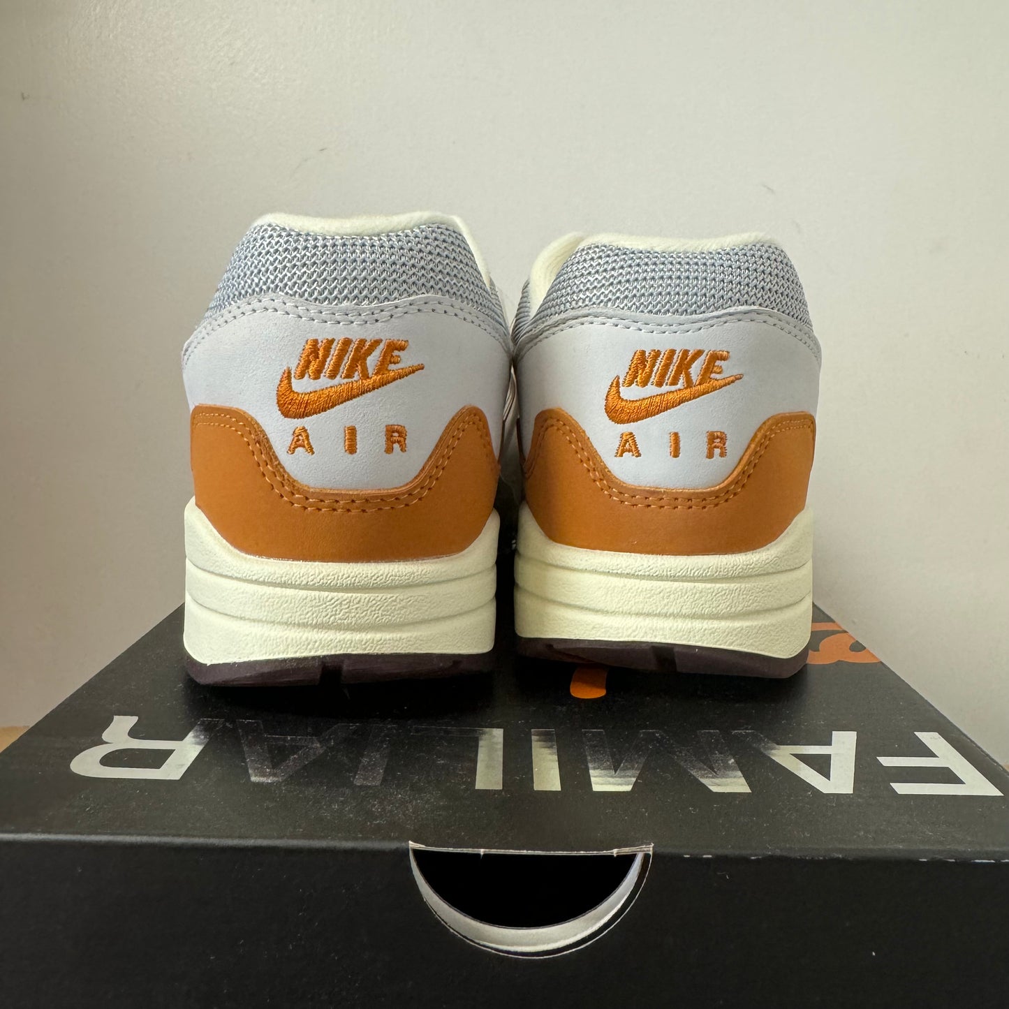 NIKE AIR MAX 1 PATTA MONARCH UK8 (NEW)