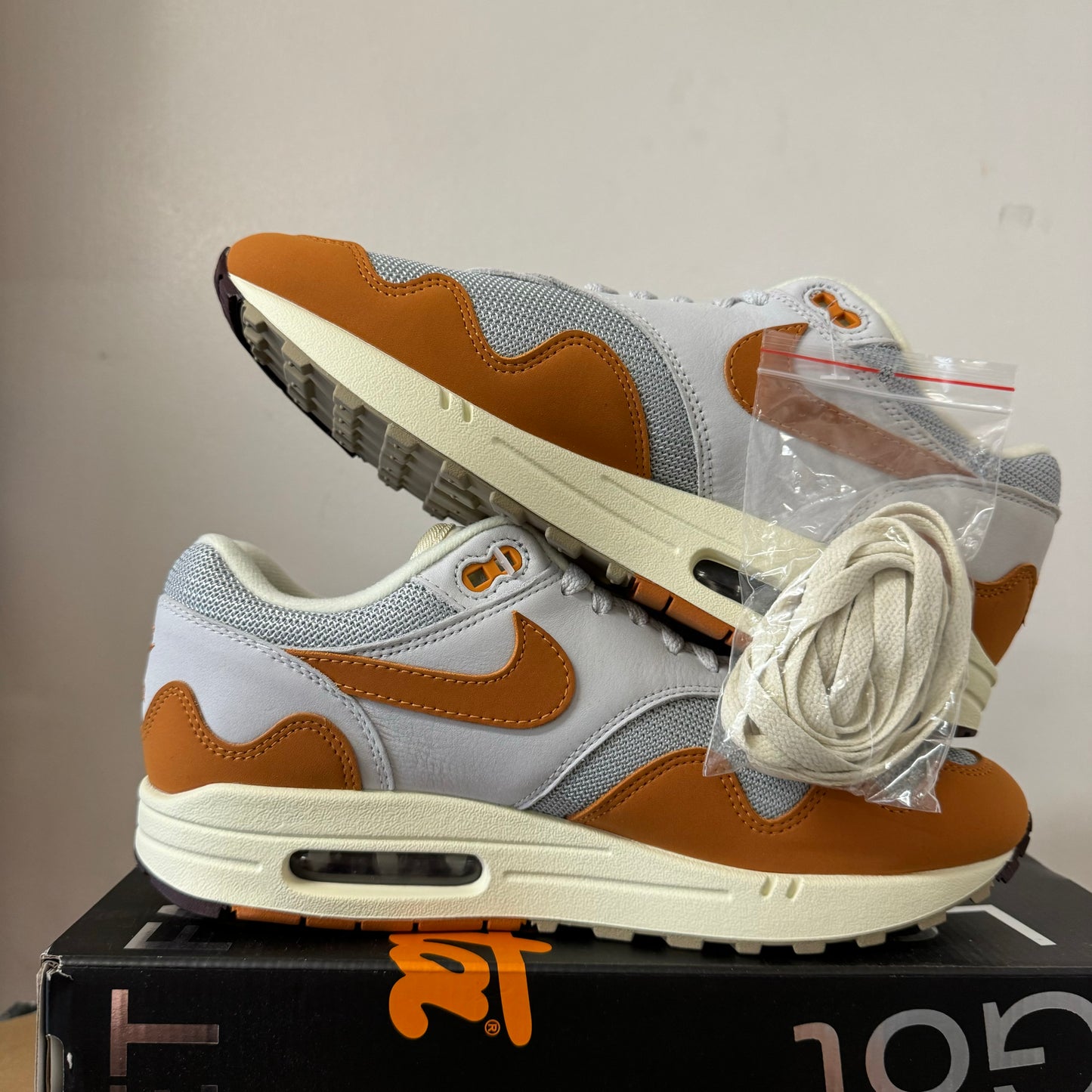 NIKE AIR MAX 1 PATTA MONARCH UK8 (NEW)