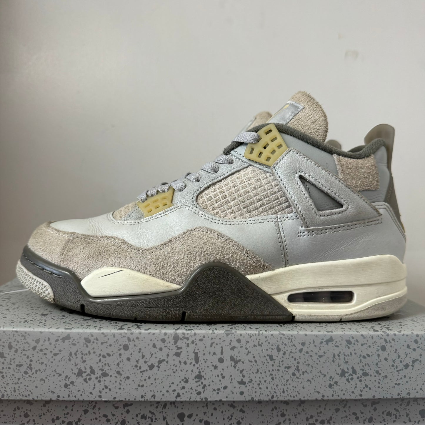 AIR JORDAN 4 CRAFT PHOTON DUST UK8 (USED)