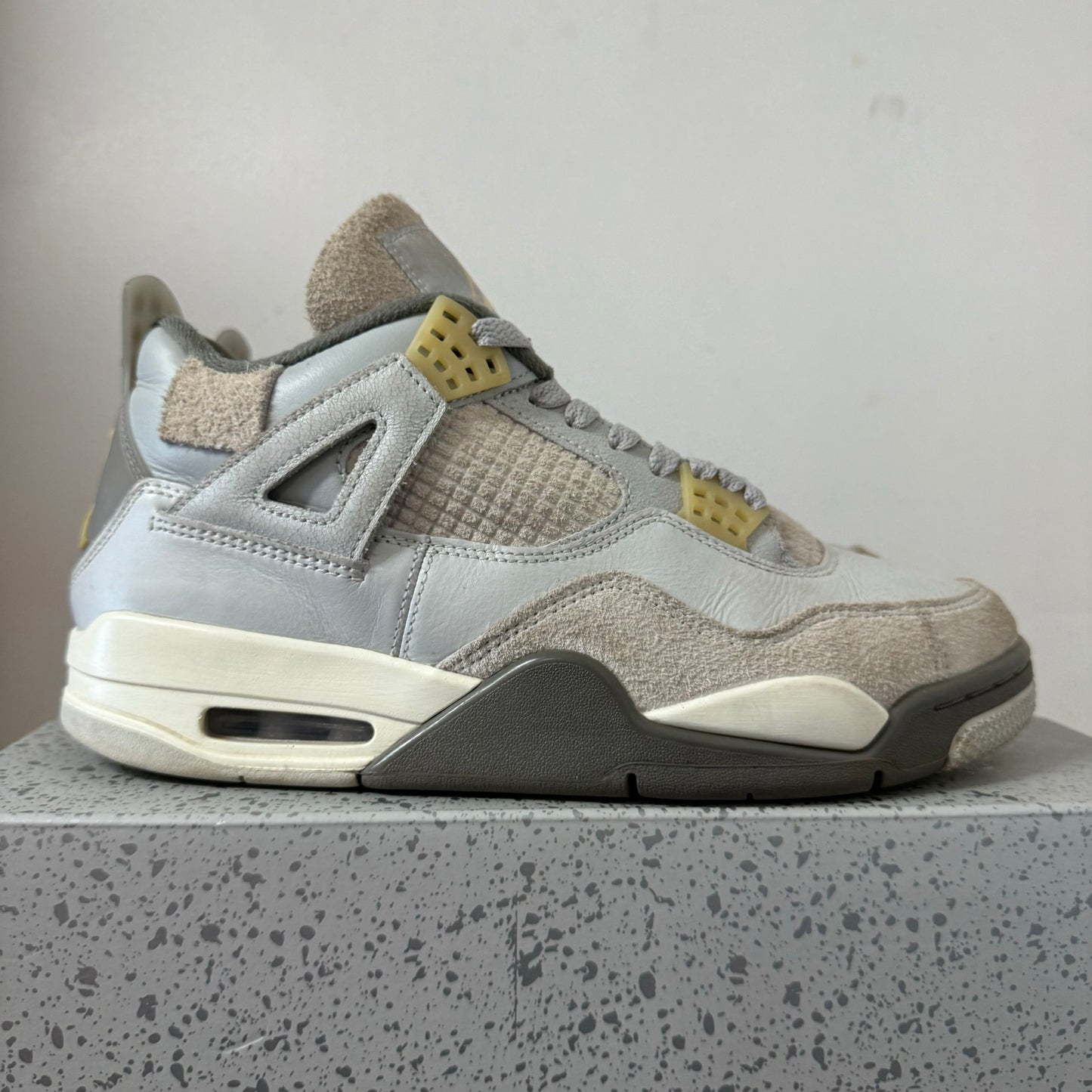 AIR JORDAN 4 CRAFT PHOTON DUST UK8 (USED)