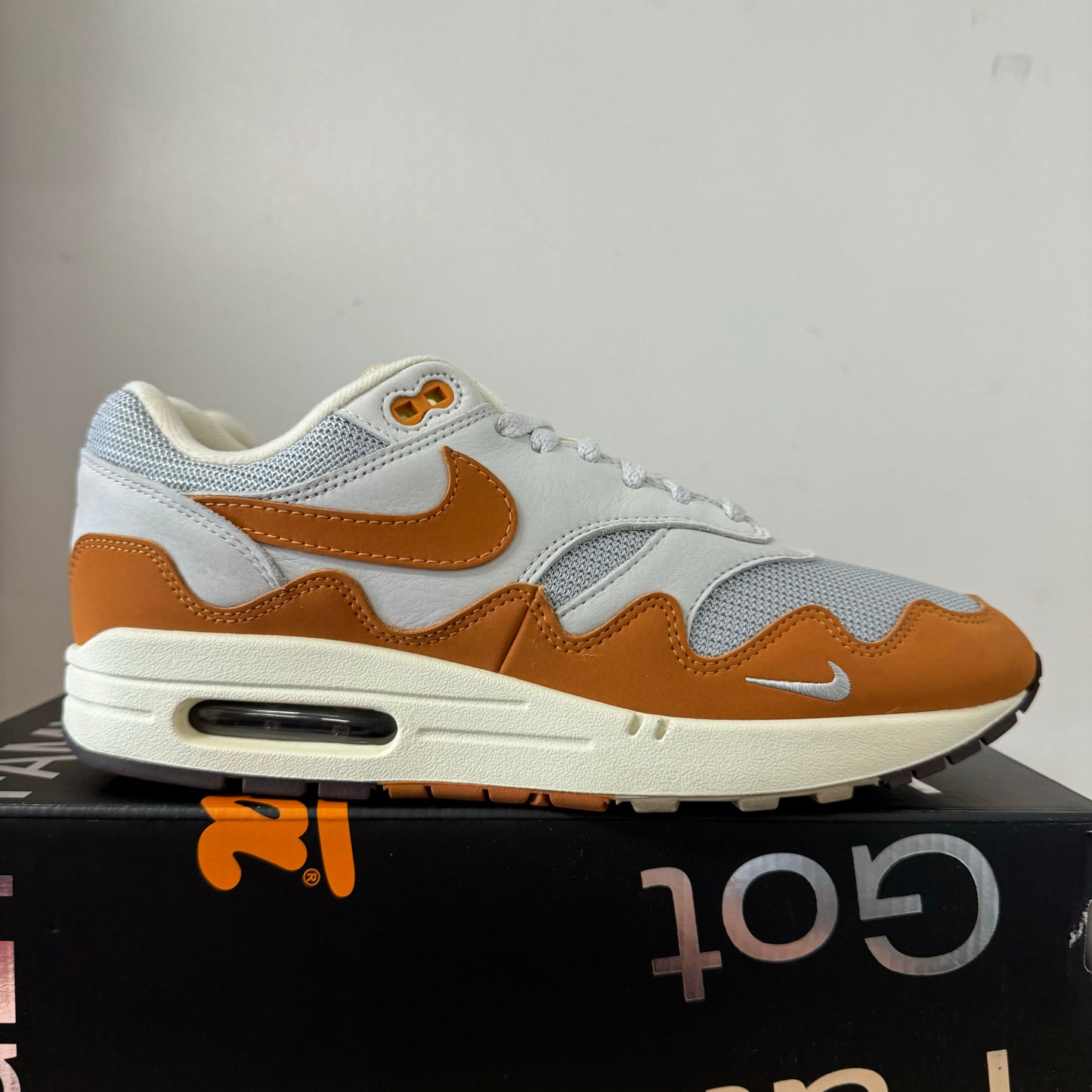 NIKE AIR MAX 1 PATTA MONARCH UK8 (USED)