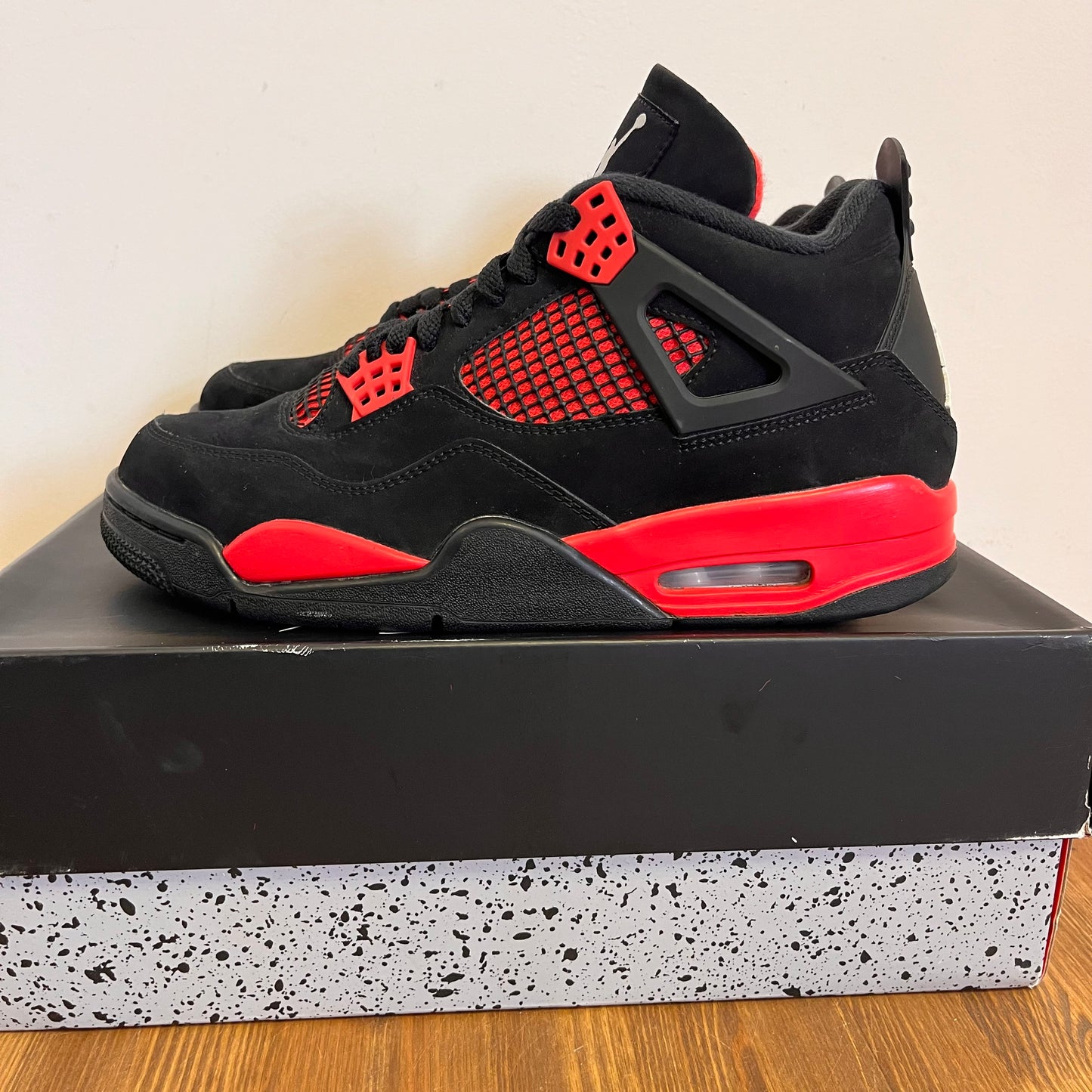 AIR JORDAN 4 RED THUNDER UK8 (USED)