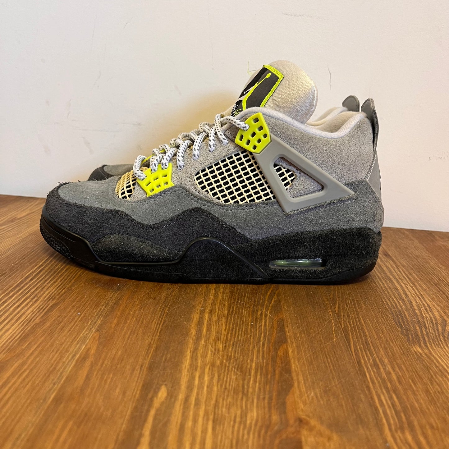 AIR JORDAN 4 NEON 95 UK6 (USED)