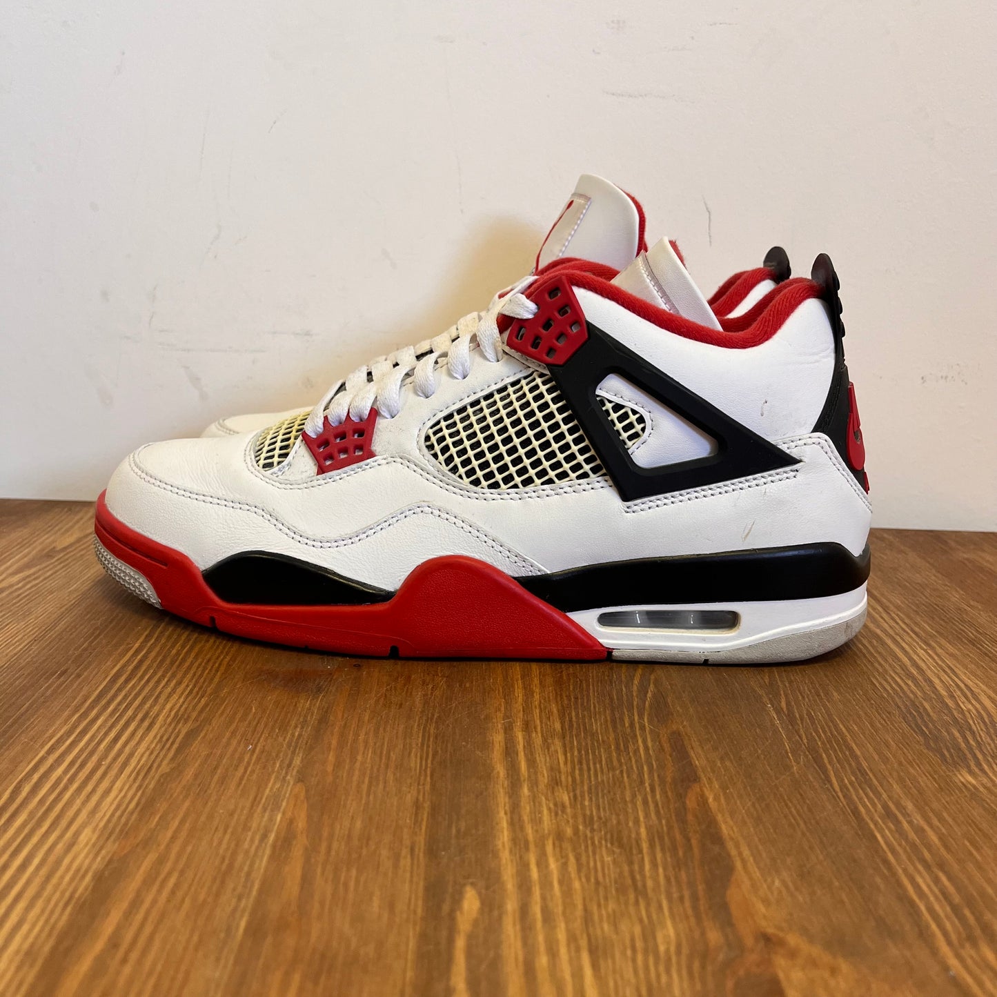 AIR JORDAN 4 FIRE RED 2020 UK9 (USED)