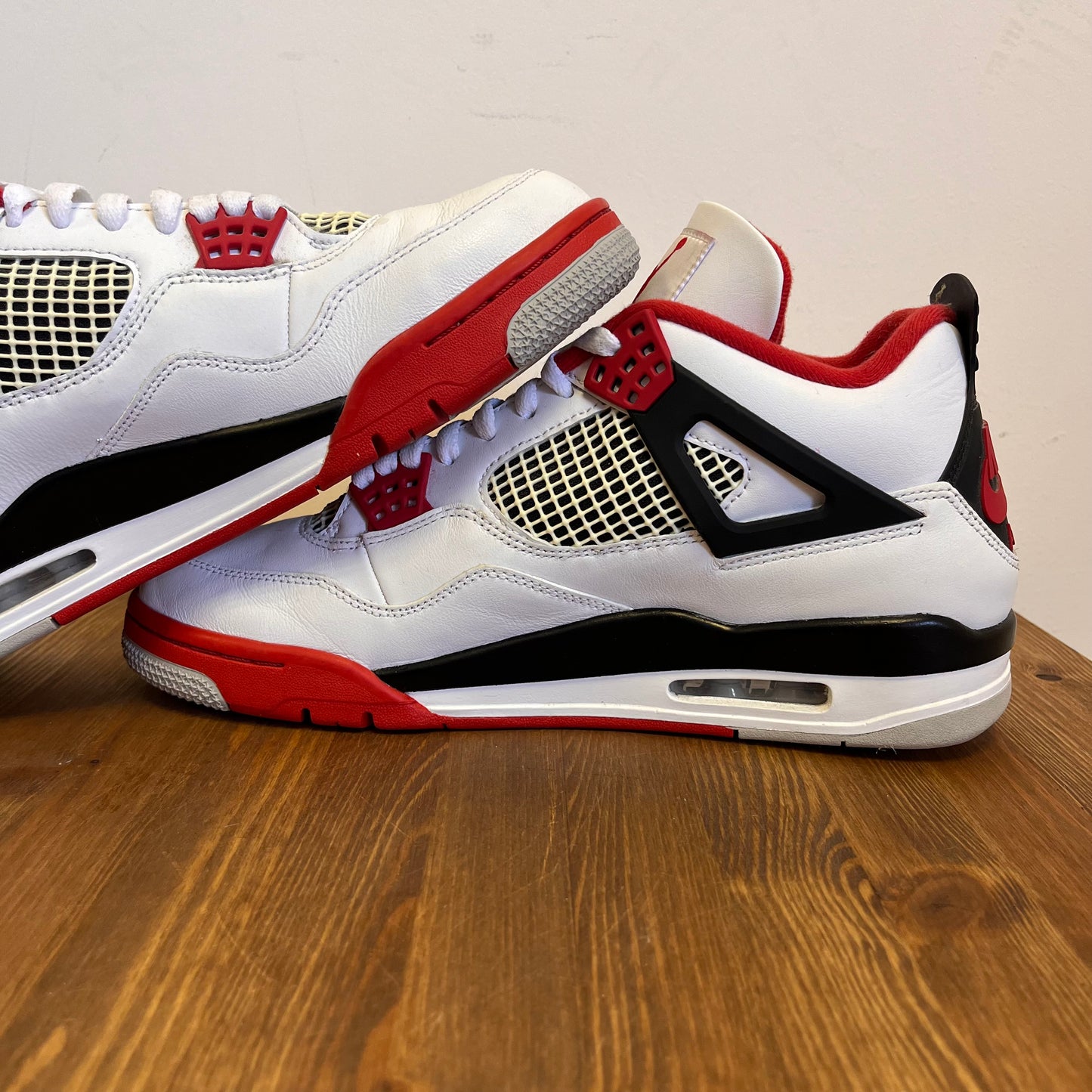 AIR JORDAN 4 FIRE RED 2020 UK9 (USED)