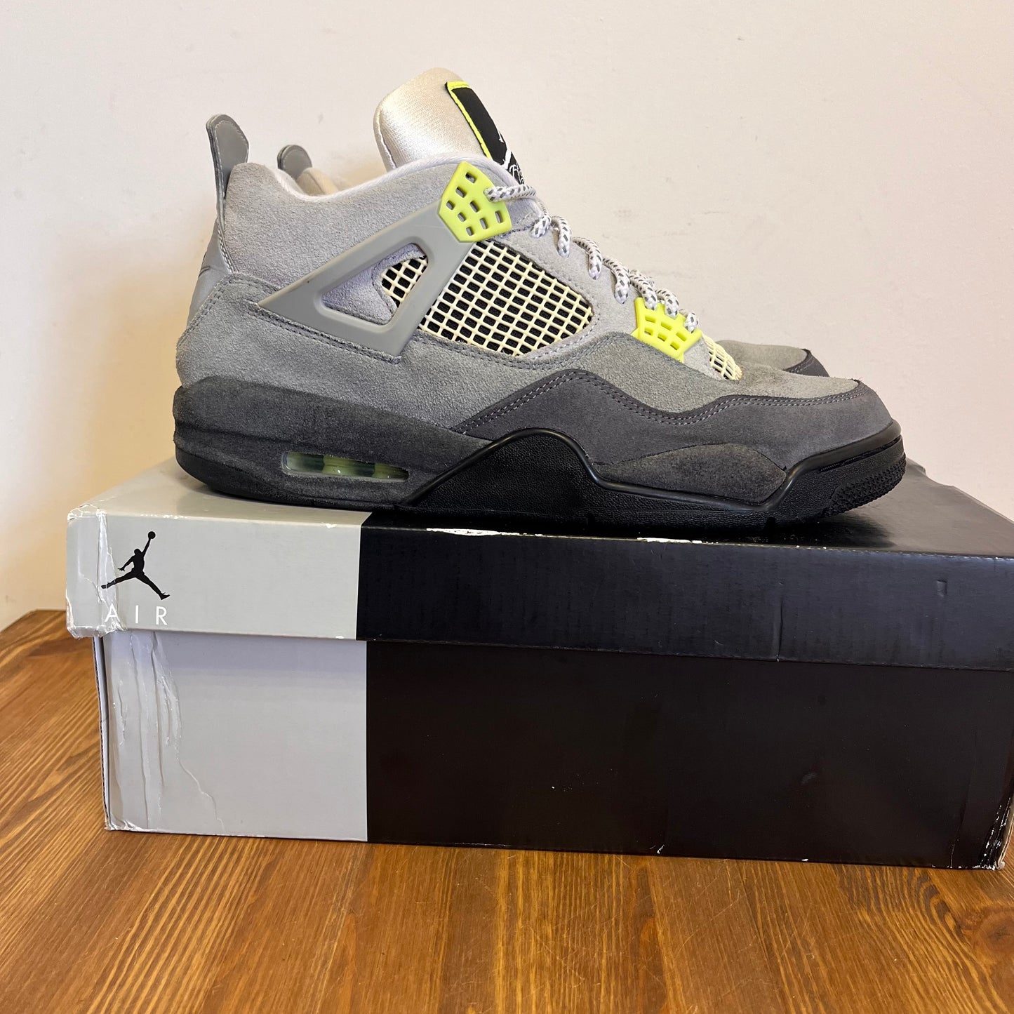 AIR JORDAN 4 NEON 95 UK9 (USED)