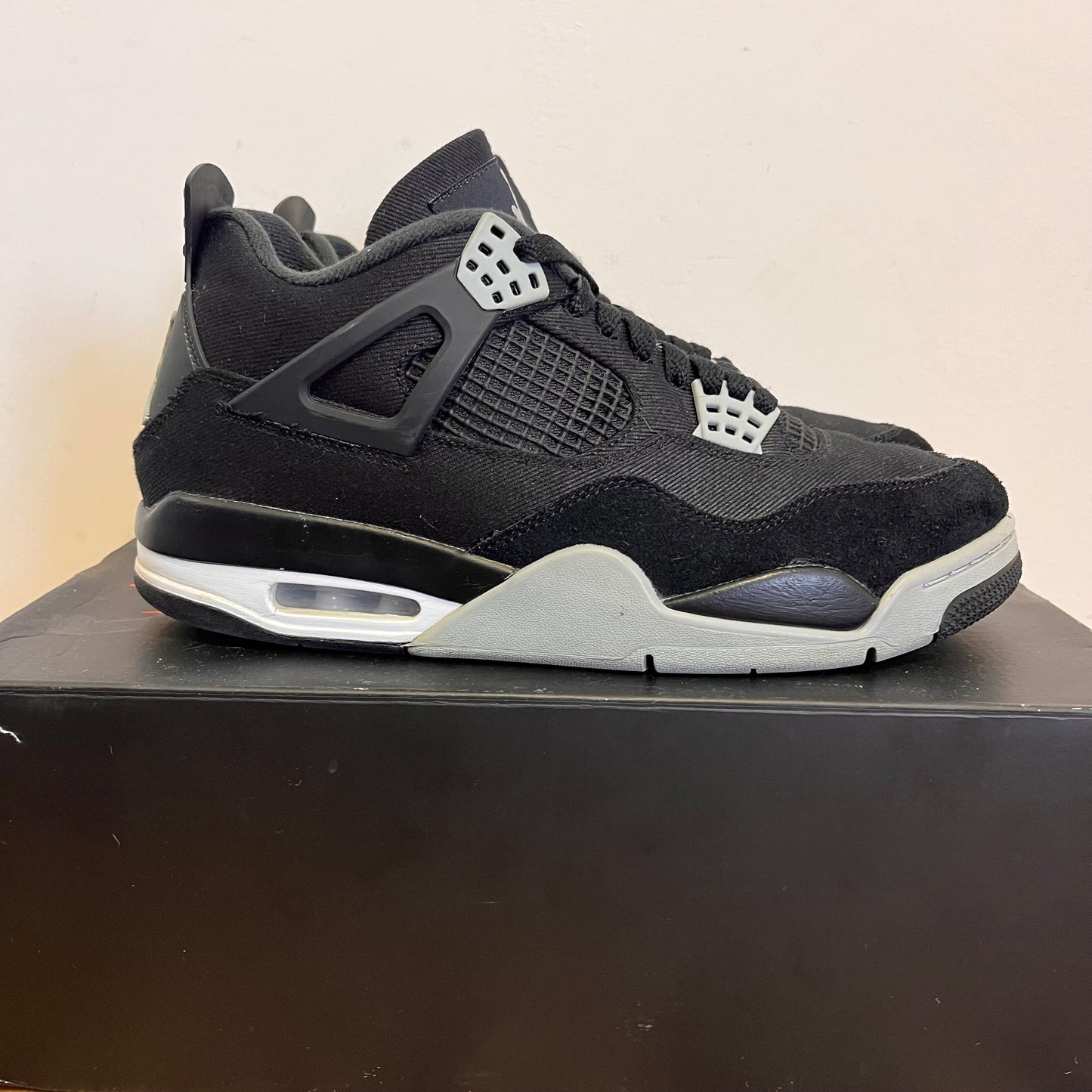 AIR JORDAN 4 BLACK CANVAS UK5.5 (USED)