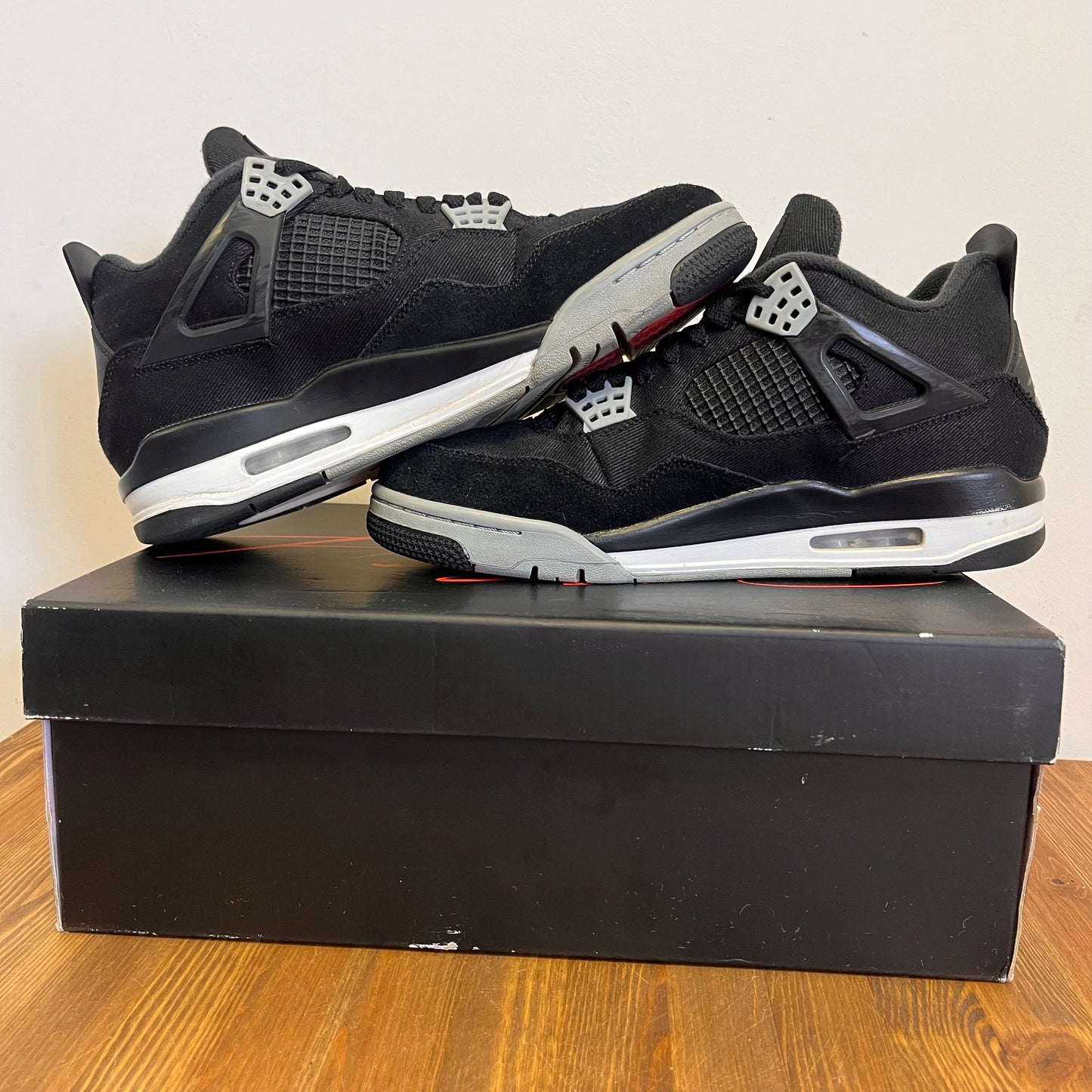 AIR JORDAN 4 BLACK CANVAS UK5.5 (USED)