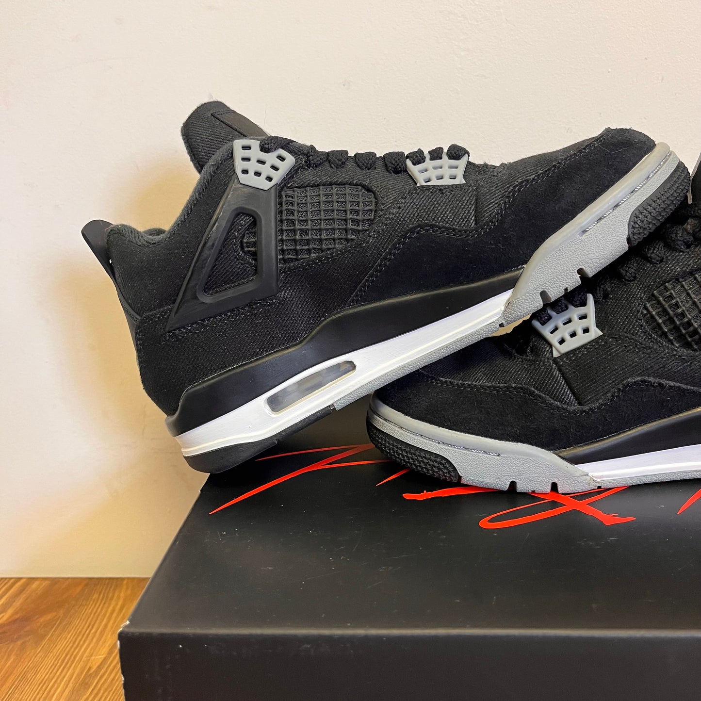 AIR JORDAN 4 BLACK CANVAS UK8 (USED)