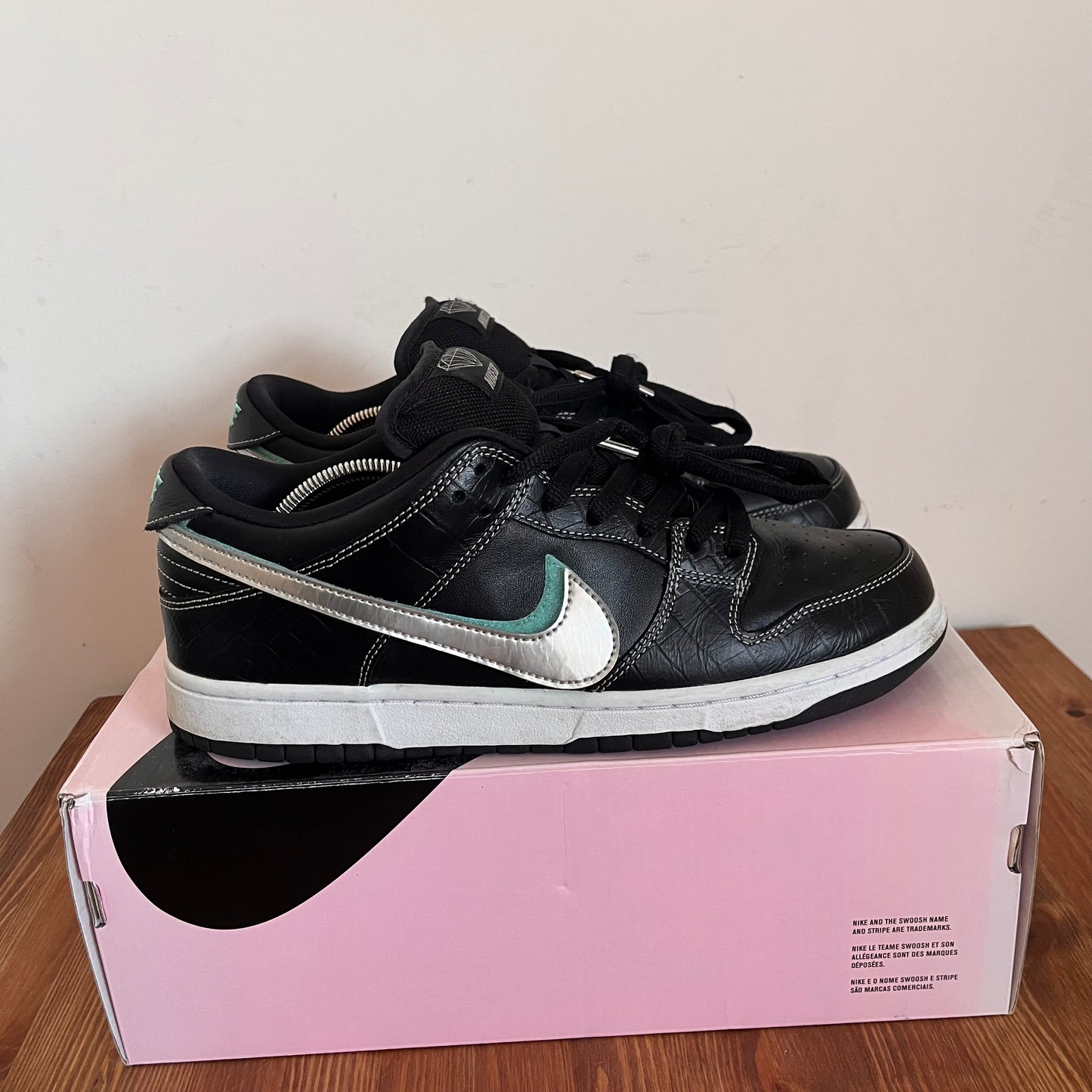 NIKE DUNK LOW SB DIAMOND SUPPLY BLACK UK9 (USED)