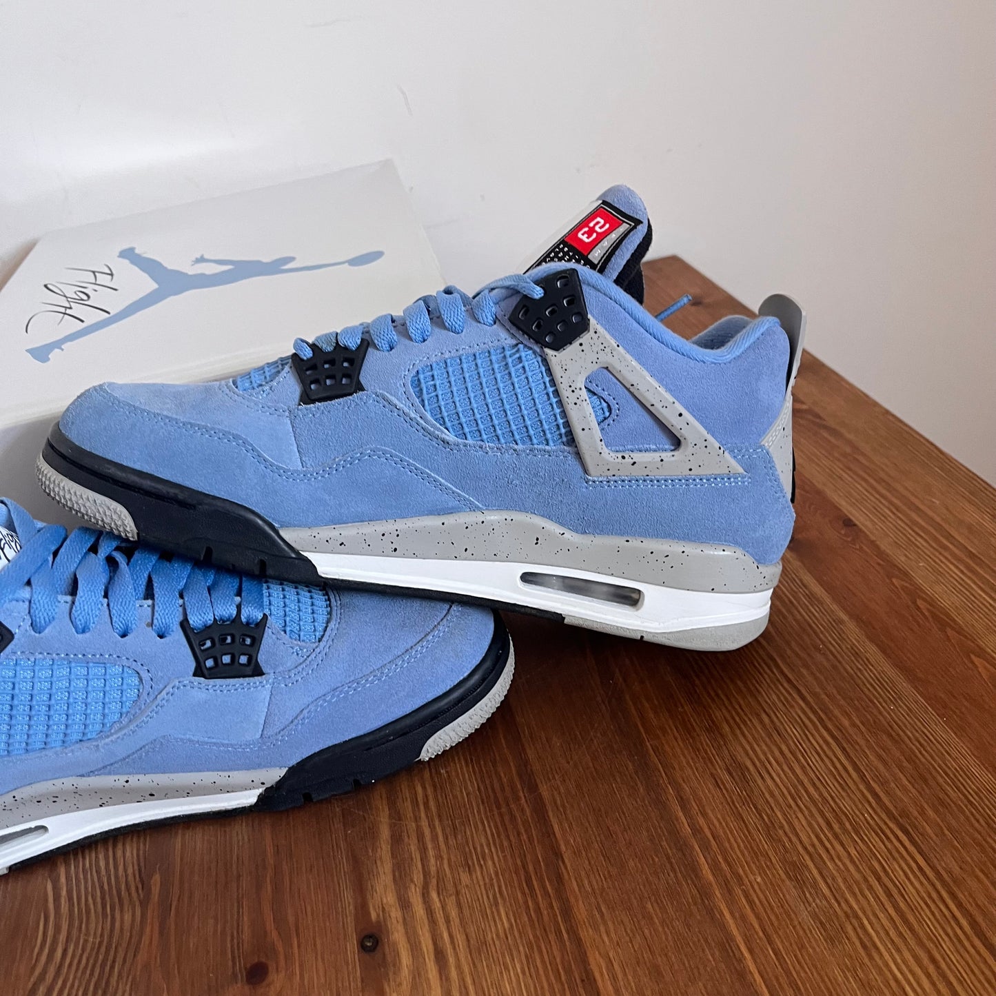 AIR JORDAN 4 UNIVERSITY BLUE UK7.5 (USED)