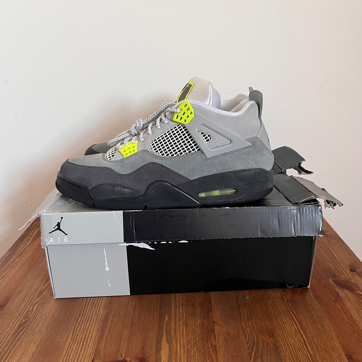 AIR JORDAN 4 NEON 95 UK11 (USED)