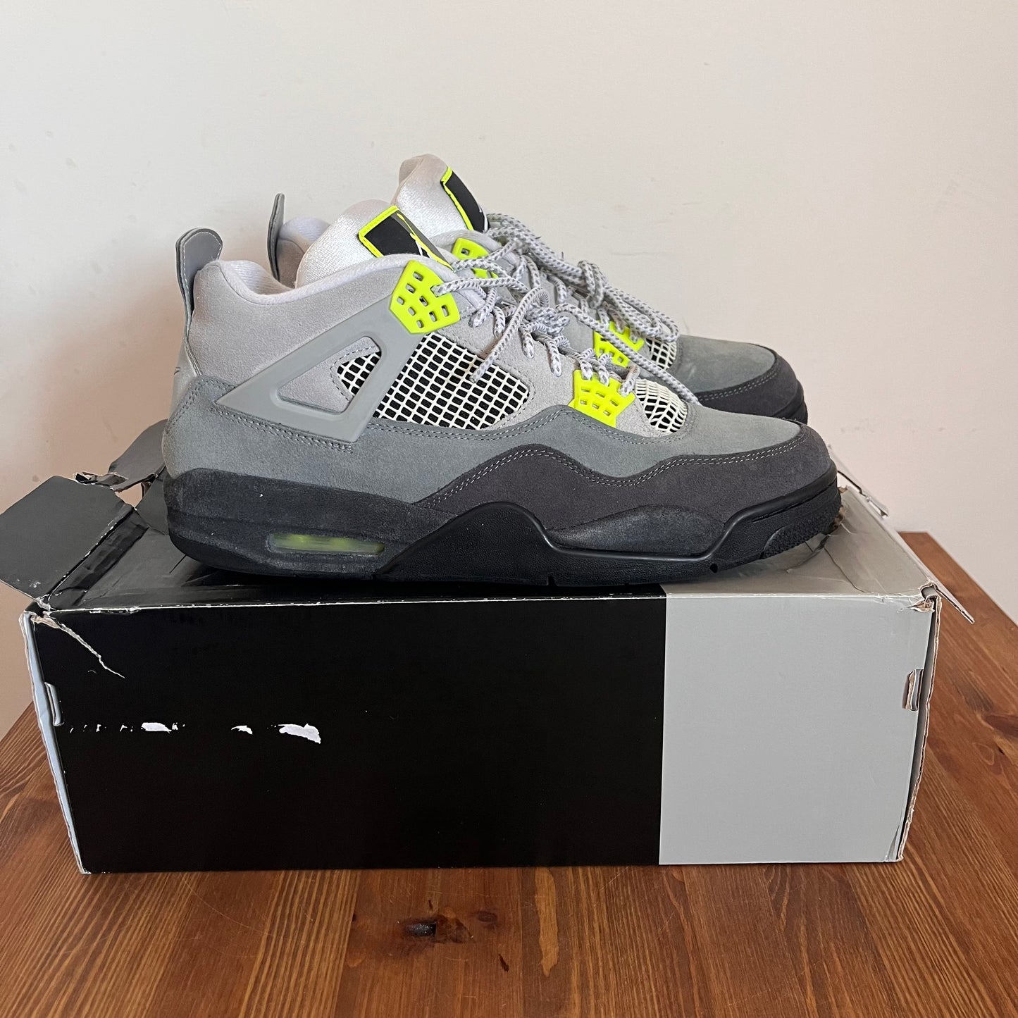 AIR JORDAN 4 NEON 95 UK11 (USED)