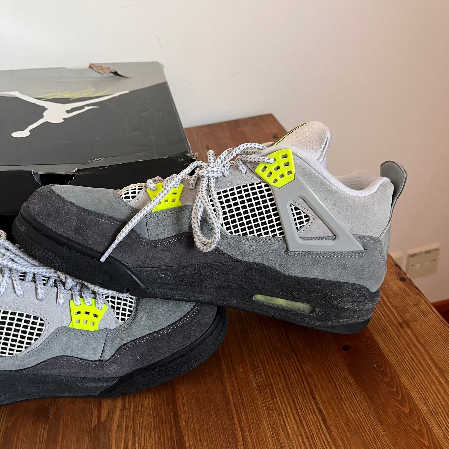 AIR JORDAN 4 NEON 95 UK11 (USED)