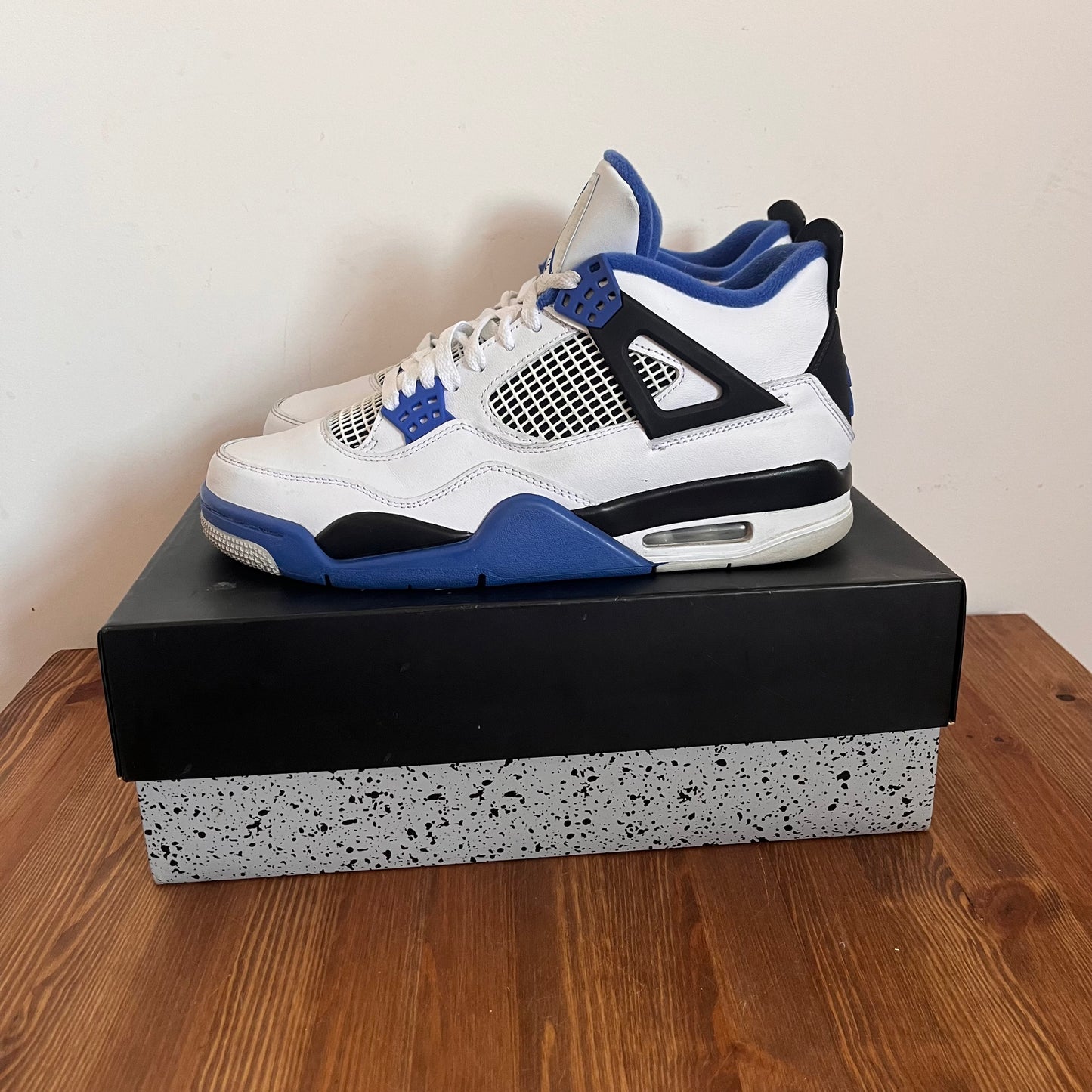 AIR JORDAN 4 MOTORSPORT UK8 (USED)