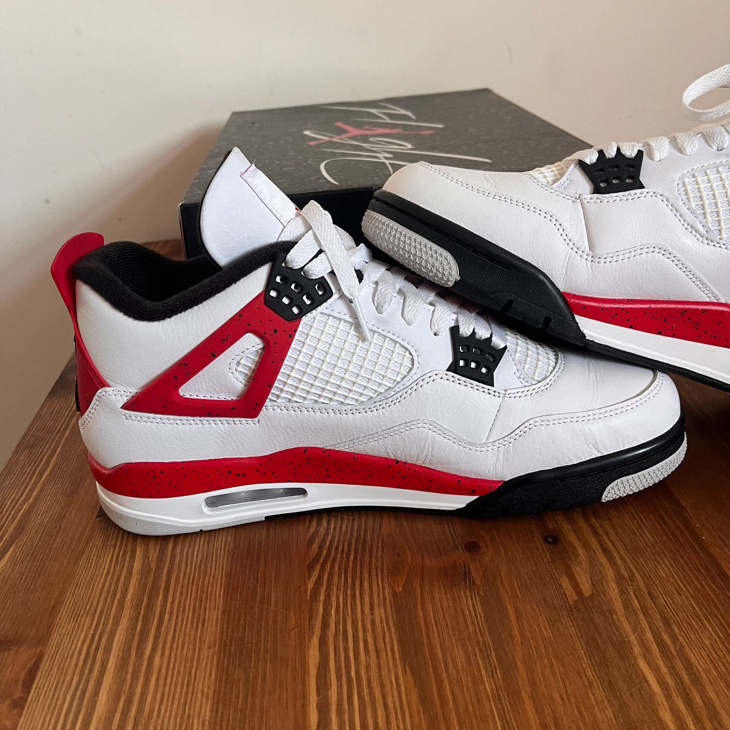 AIR JORDAN 4 RED CEMENT UK9 (USED)