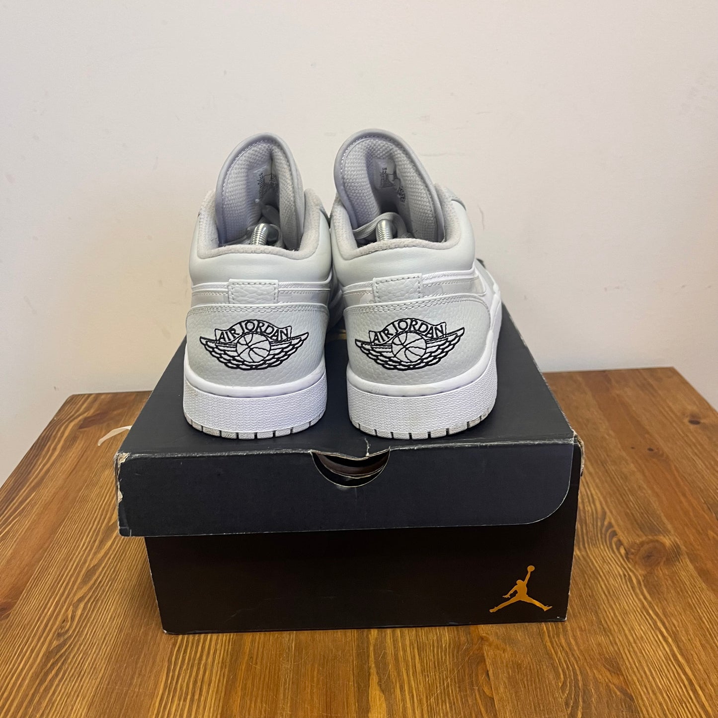 AIR JORDAN 1 LOW WHITE CAMO UK11 (USED)