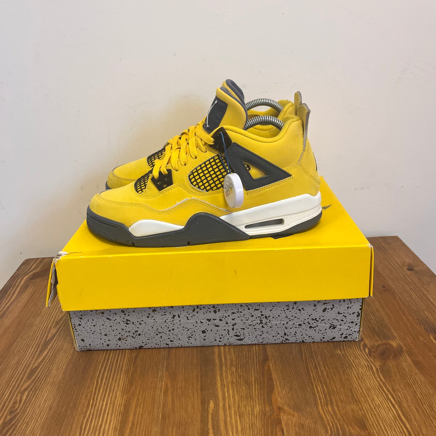 AIR JORDAN 4 LIGHTNING (GS) UK6 (USED)