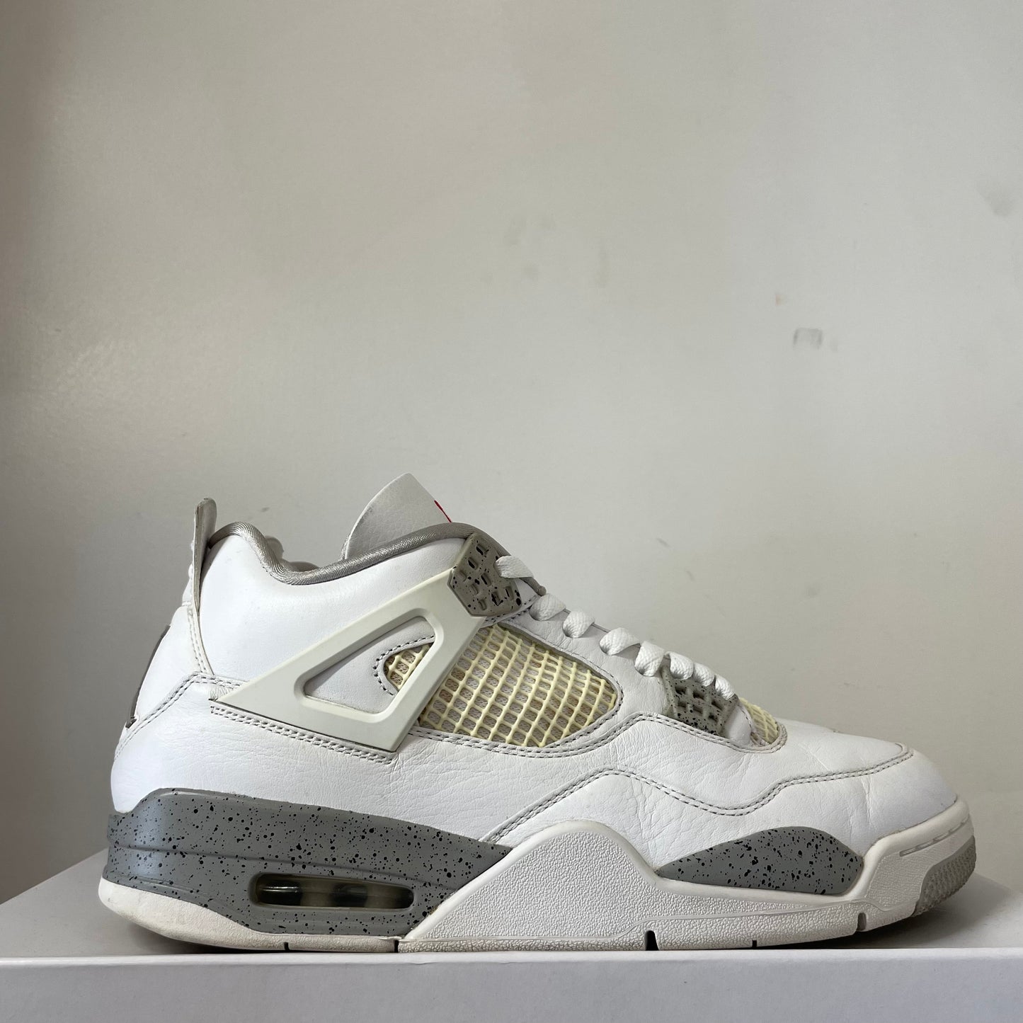 AIR JORDAN 4 WHITE OREO UK10 (USED)