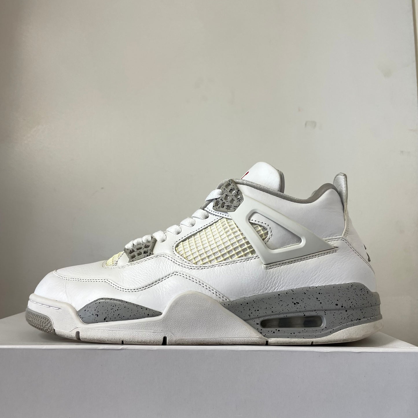 AIR JORDAN 4 WHITE OREO UK10 (USED)