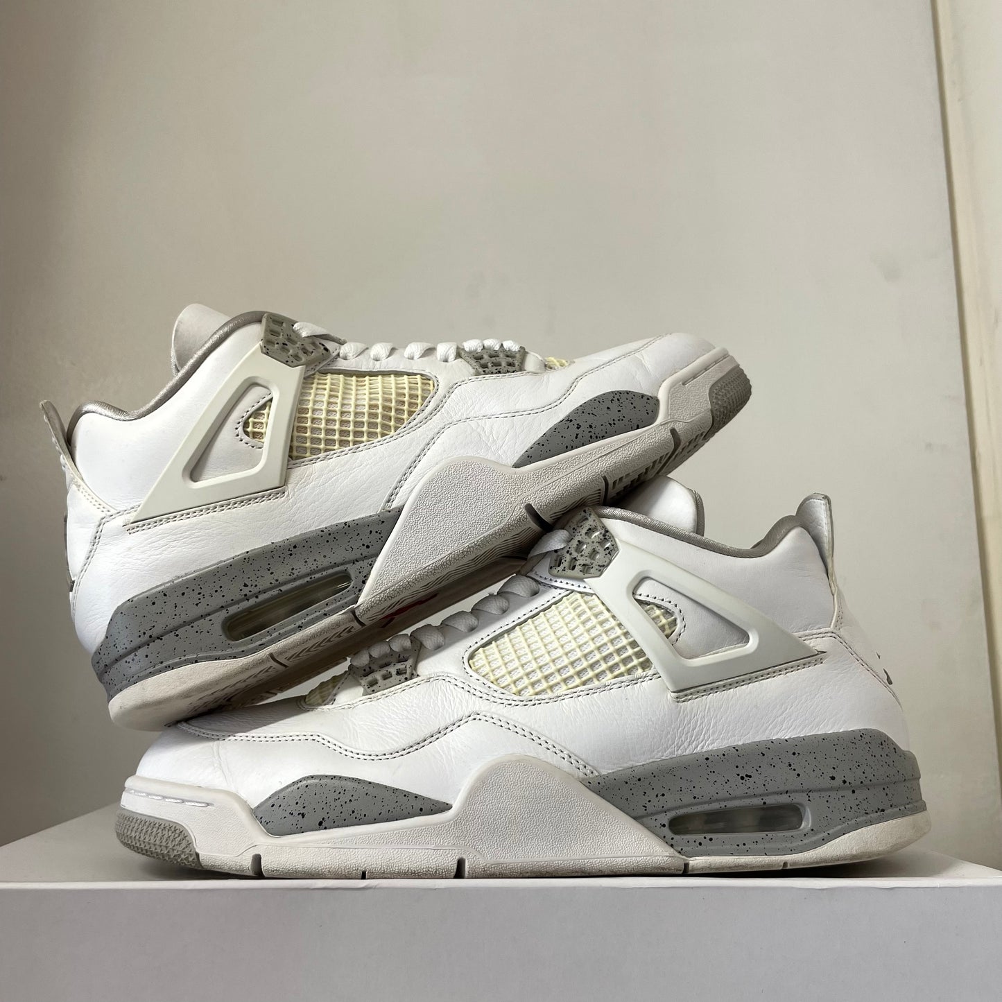 AIR JORDAN 4 WHITE OREO UK10 (USED)