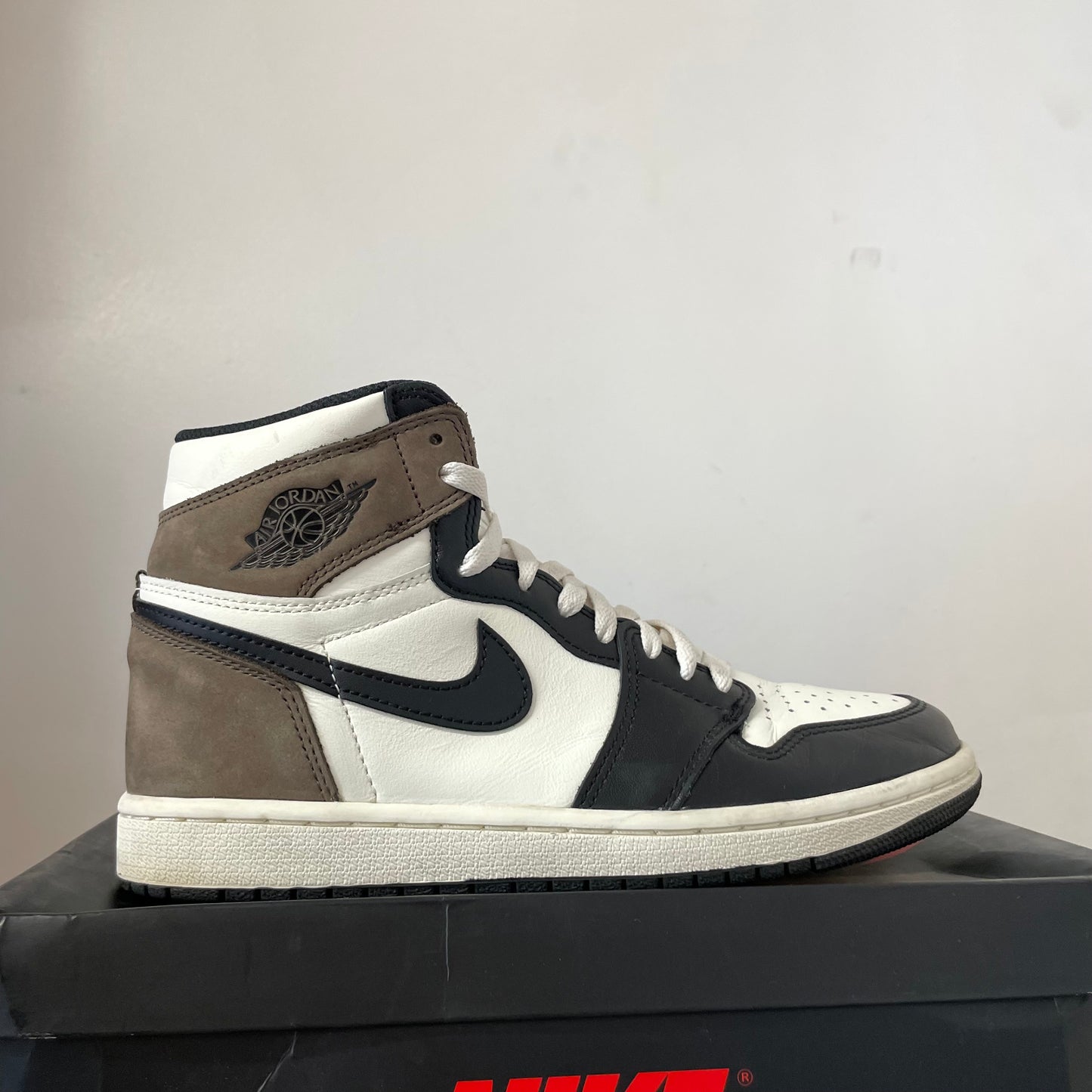 AIR JORDAN 1 HIGH MOCHA UK7 (USED)