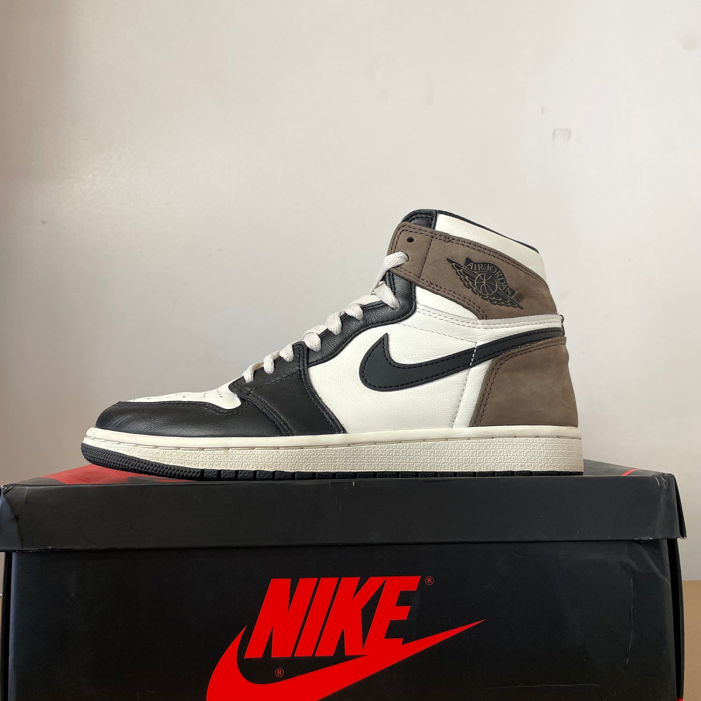 AIR JORDAN 1 HIGH MOCHA UK7 (USED)