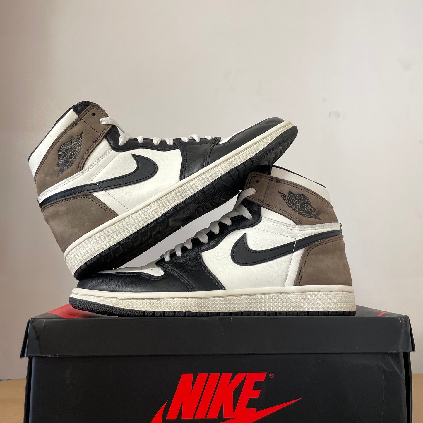 AIR JORDAN 1 HIGH MOCHA UK7 (USED)