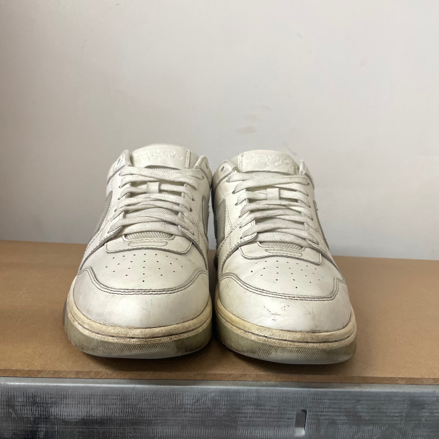 OFF-WHITE OUT OF OFFICE WHITE GREY UK9 (USED)