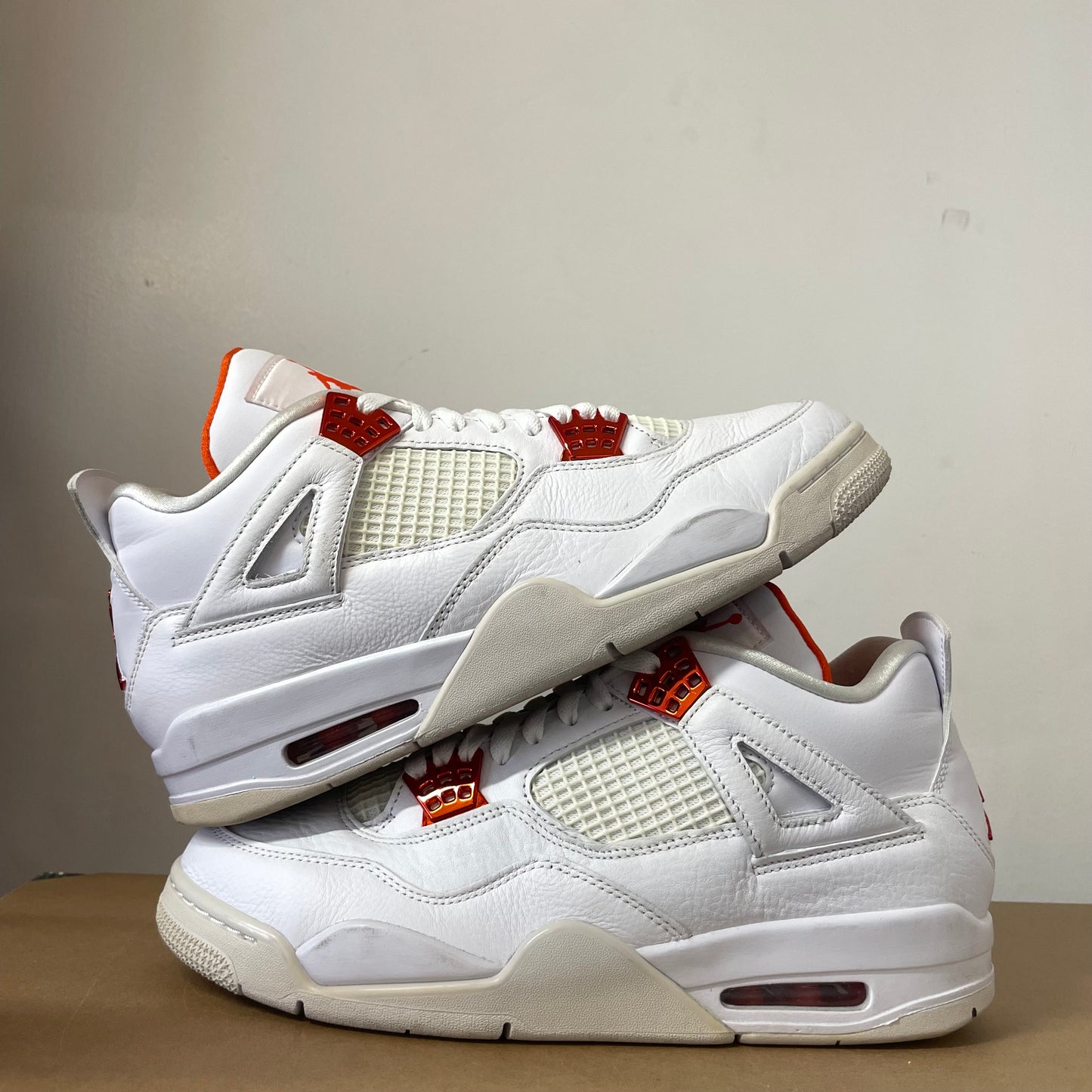 AIR JORDAN 4 ORANGE METALLIC UK9 (USED)