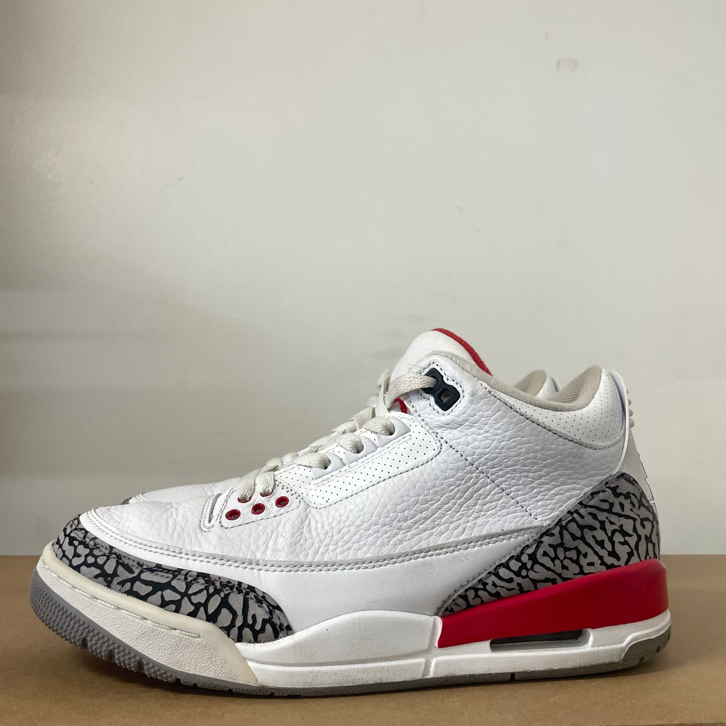 AIR JORDAN 3 HALL OF FAME UK7.5 (USED)